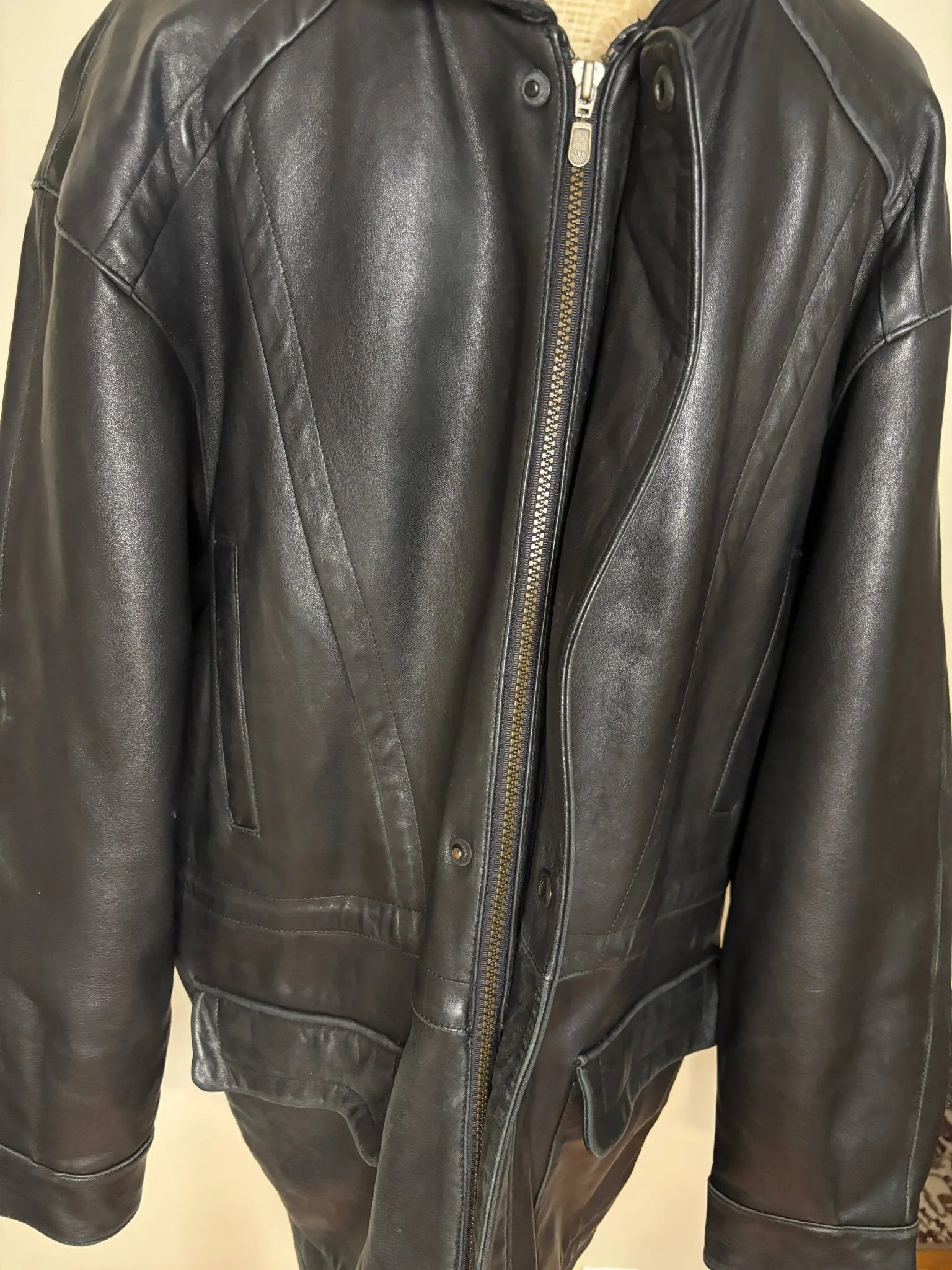 Guy Laroche Mens Black Leather Coat Size 44 image indicator(3)