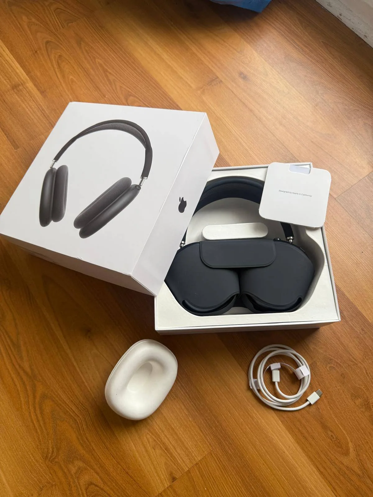 Apple AirPods Max – Space Gray(Like New, With Box & Accessories) image indicator(2)