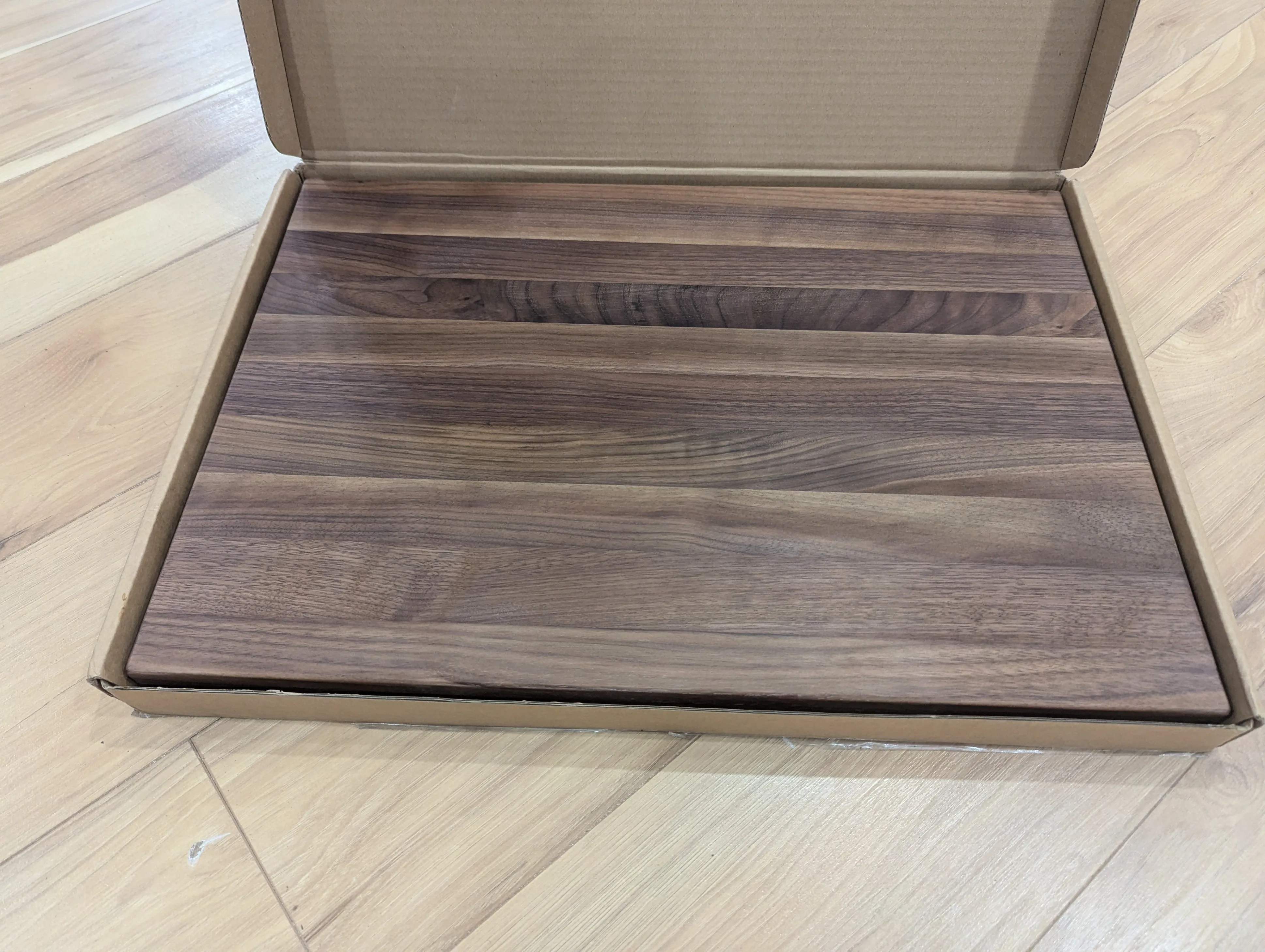 HexClad Large Walnut Cutting Board 19.75 x 13.75" image indicator(6)