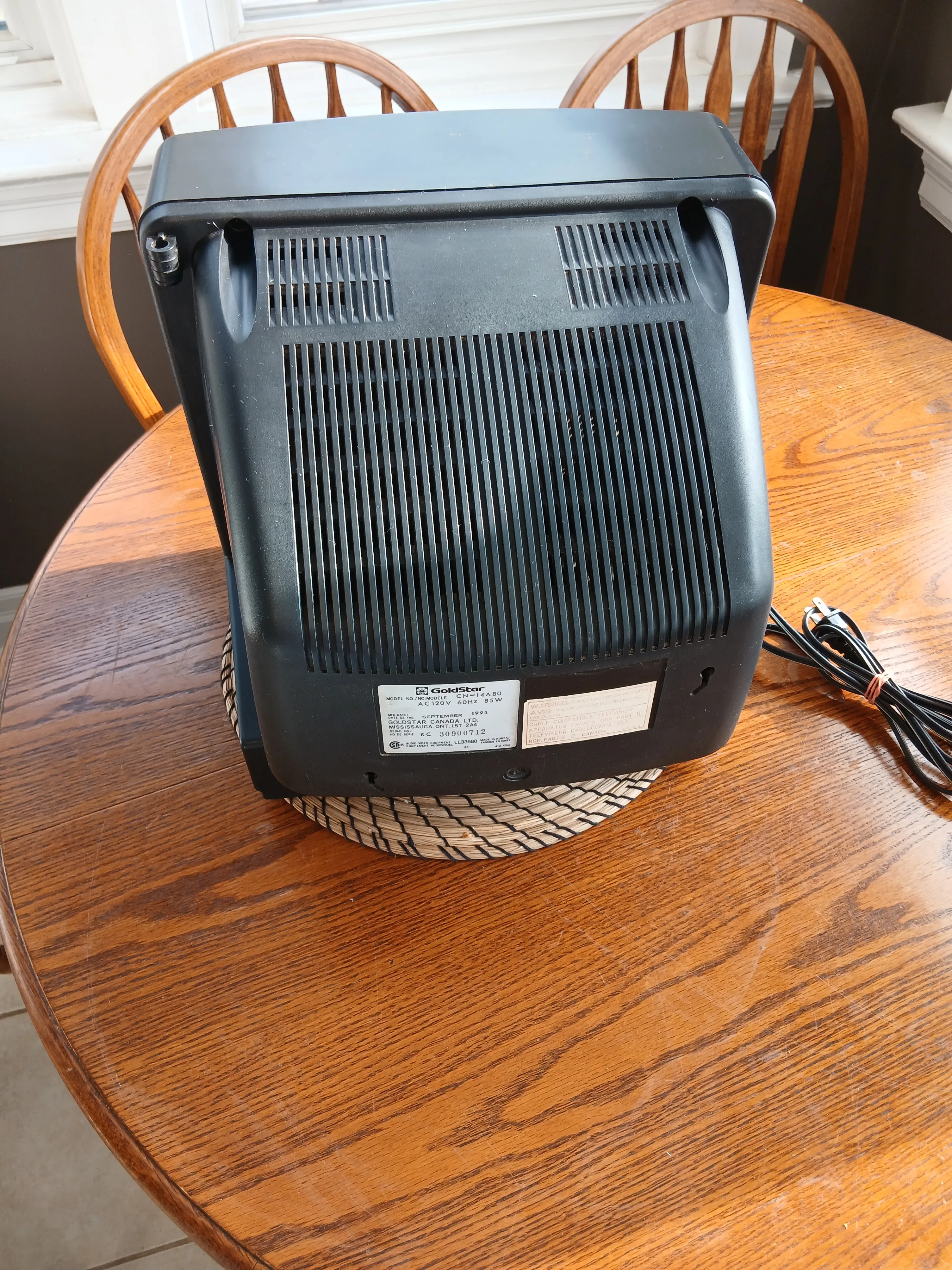 Vintage Retro Gaming TV Goldstar 13 3/4" CN-14A80 1993 image indicator(9)