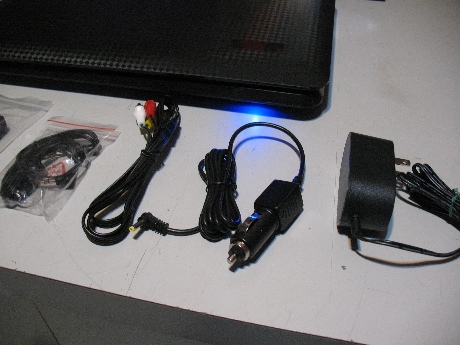 Portable DVD Player with Swivel Screen, BRAND NEW image indicator(5)