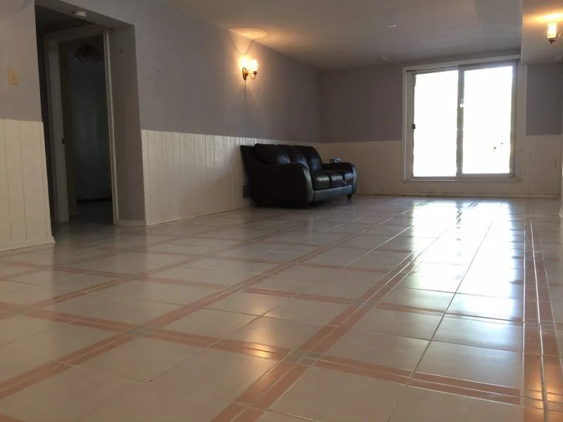 2 Bed 1 Bath Lakeshore Walk-out Basement Mississauga image indicator(3)