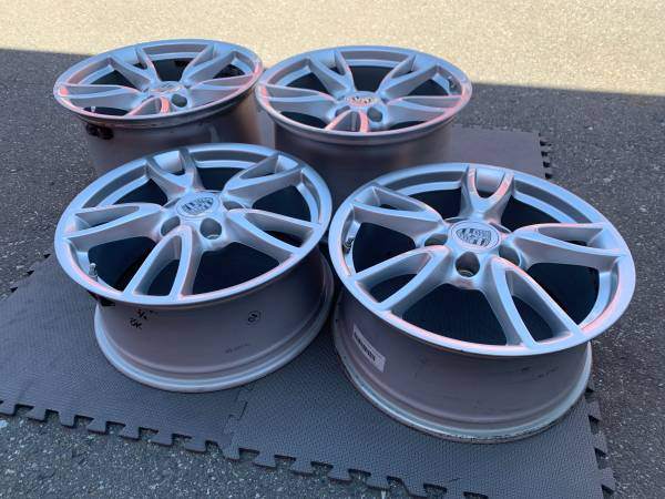 Set of Genuine Porsche 18X8/11" 997 Targa 4 rims in exc cond - photo 3