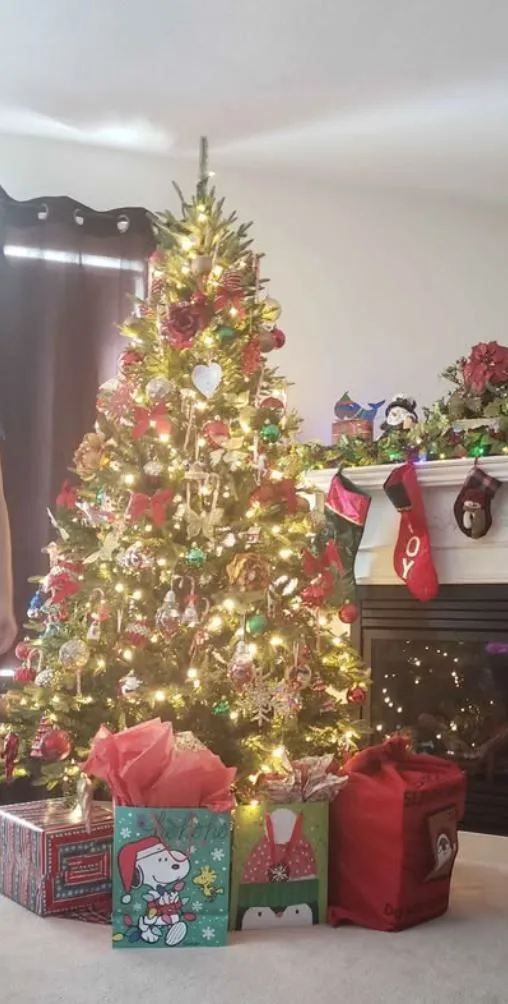 Christmas Tree - Pre Lit