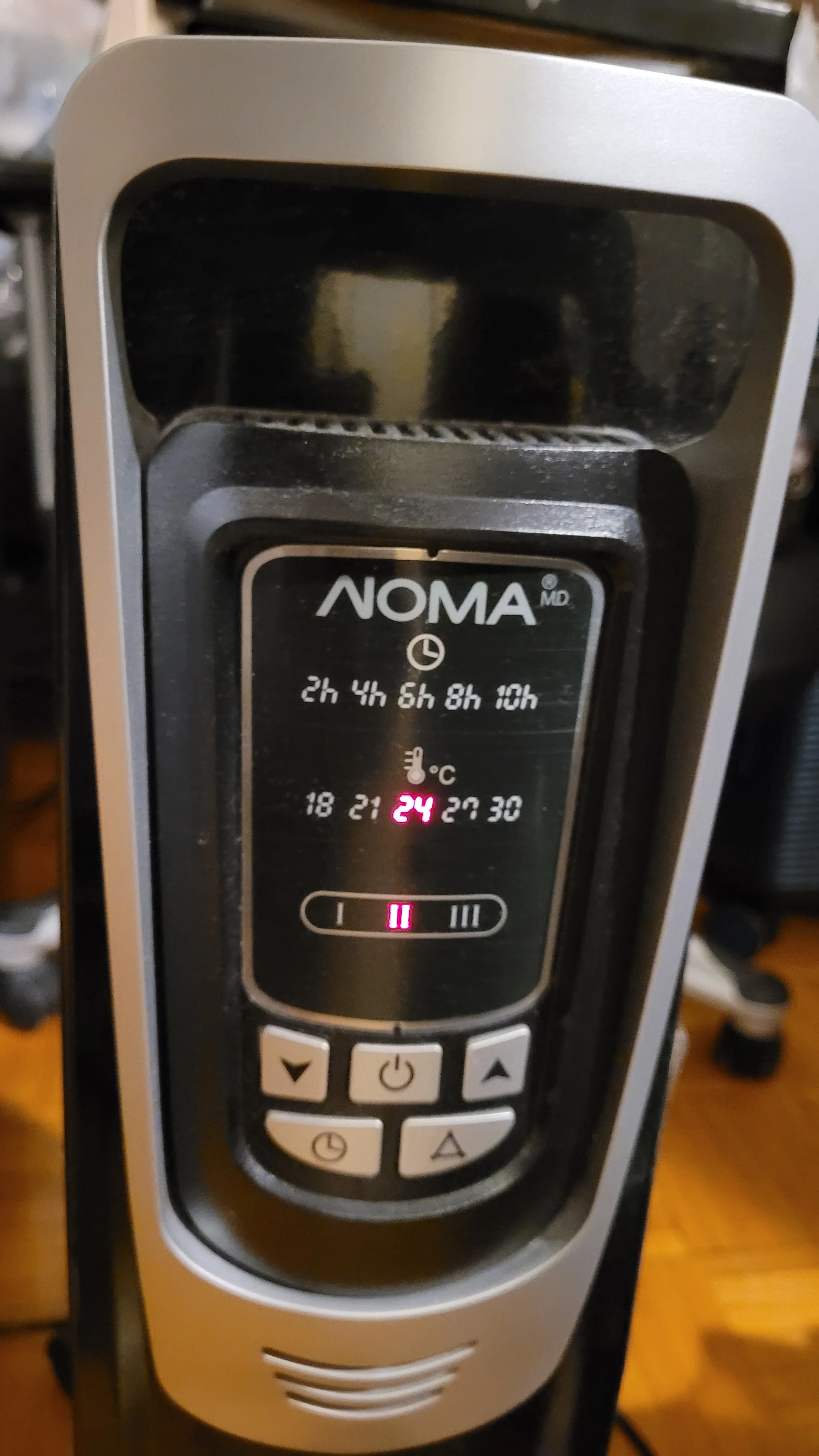 NOMA Digital Oil Filled Radiator with Adjustable Thermostat image indicator(3)