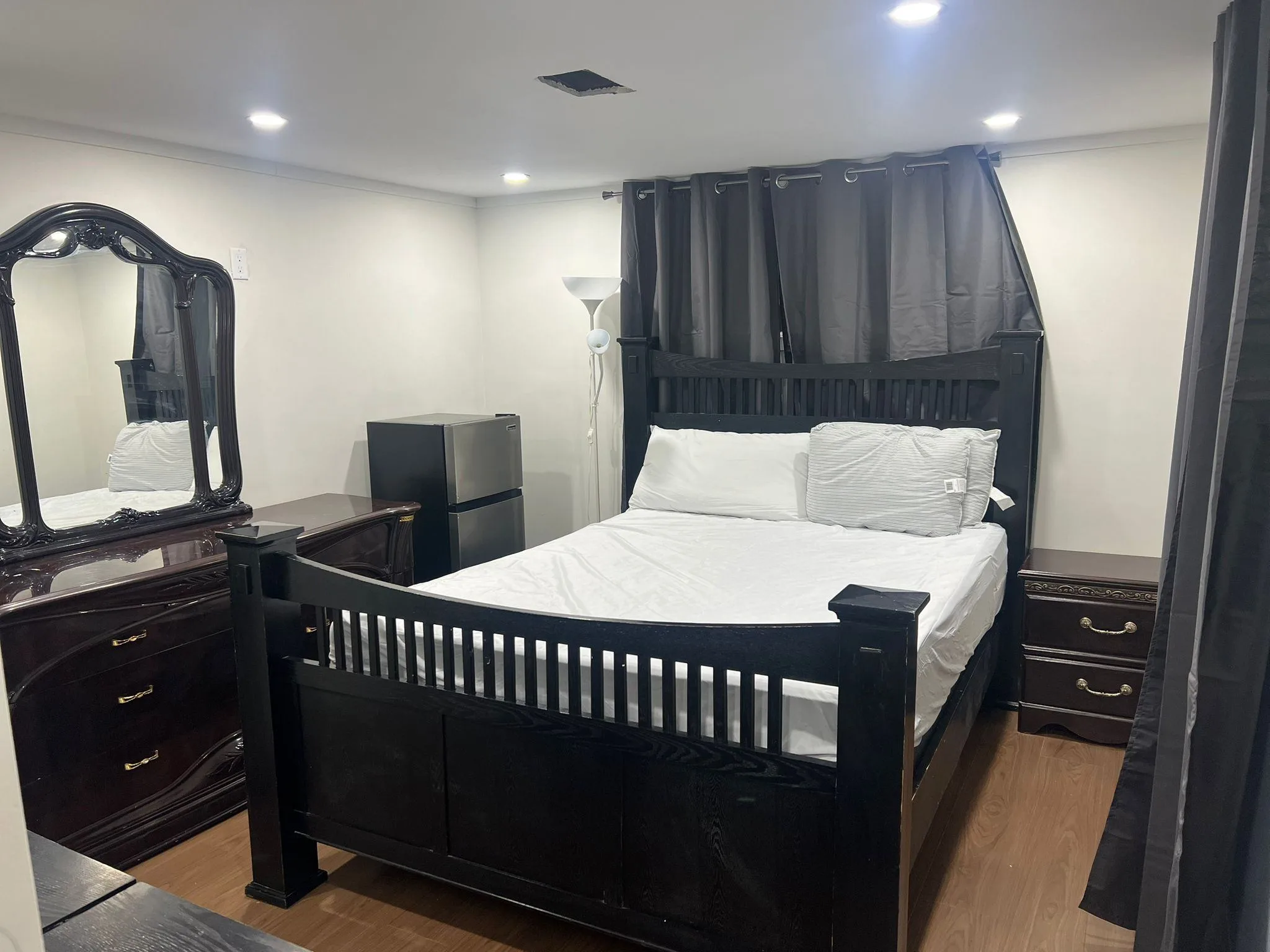 Room For Rent image indicator(4)