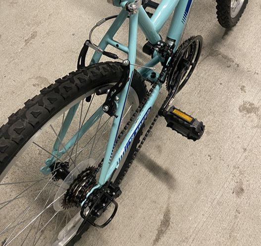 24″ Bike – 18-Speed Shifters, Front Suspension (Used Once) - photo 3