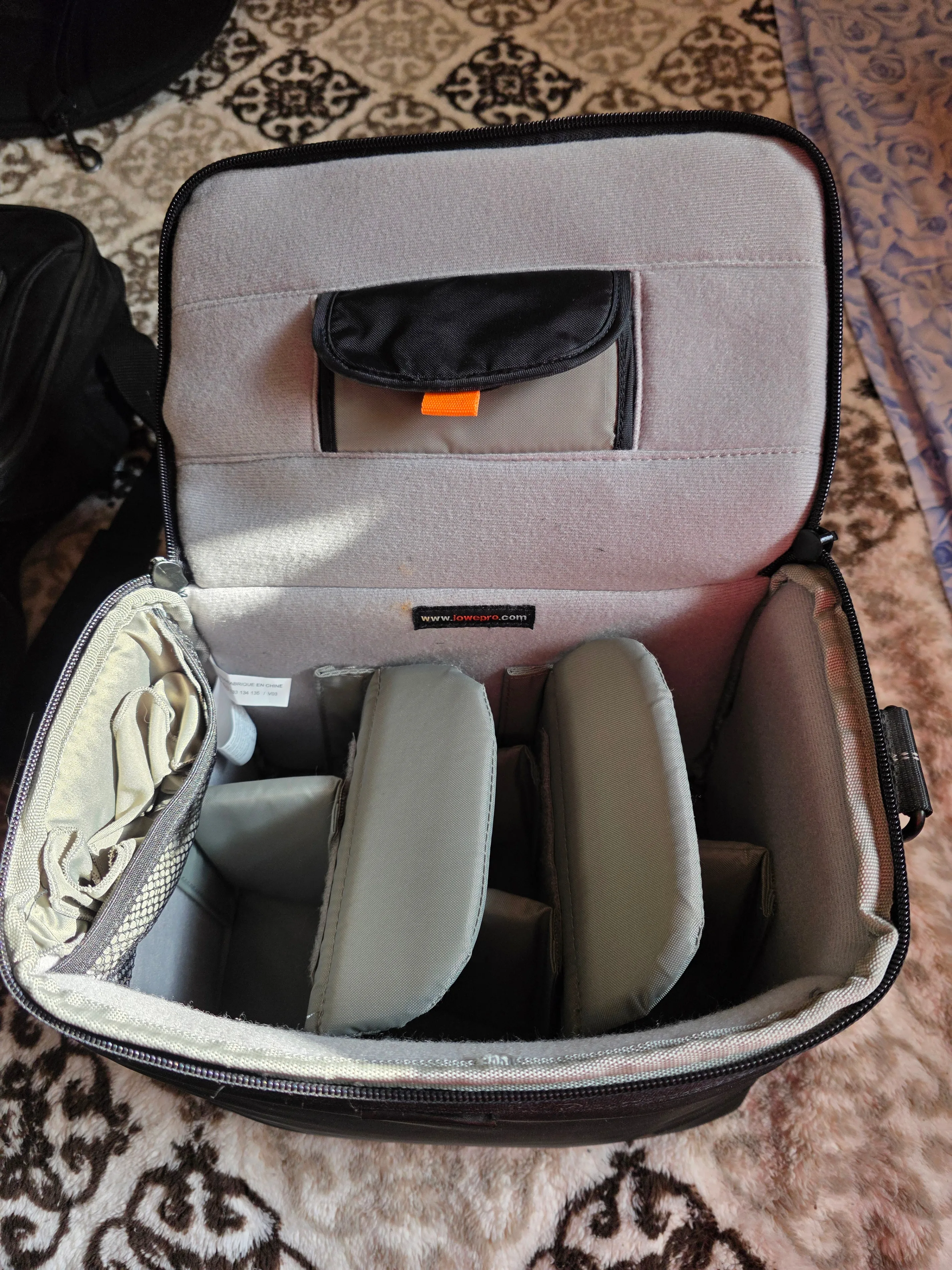 Lowepro Camera Bag - Black image indicator(3)