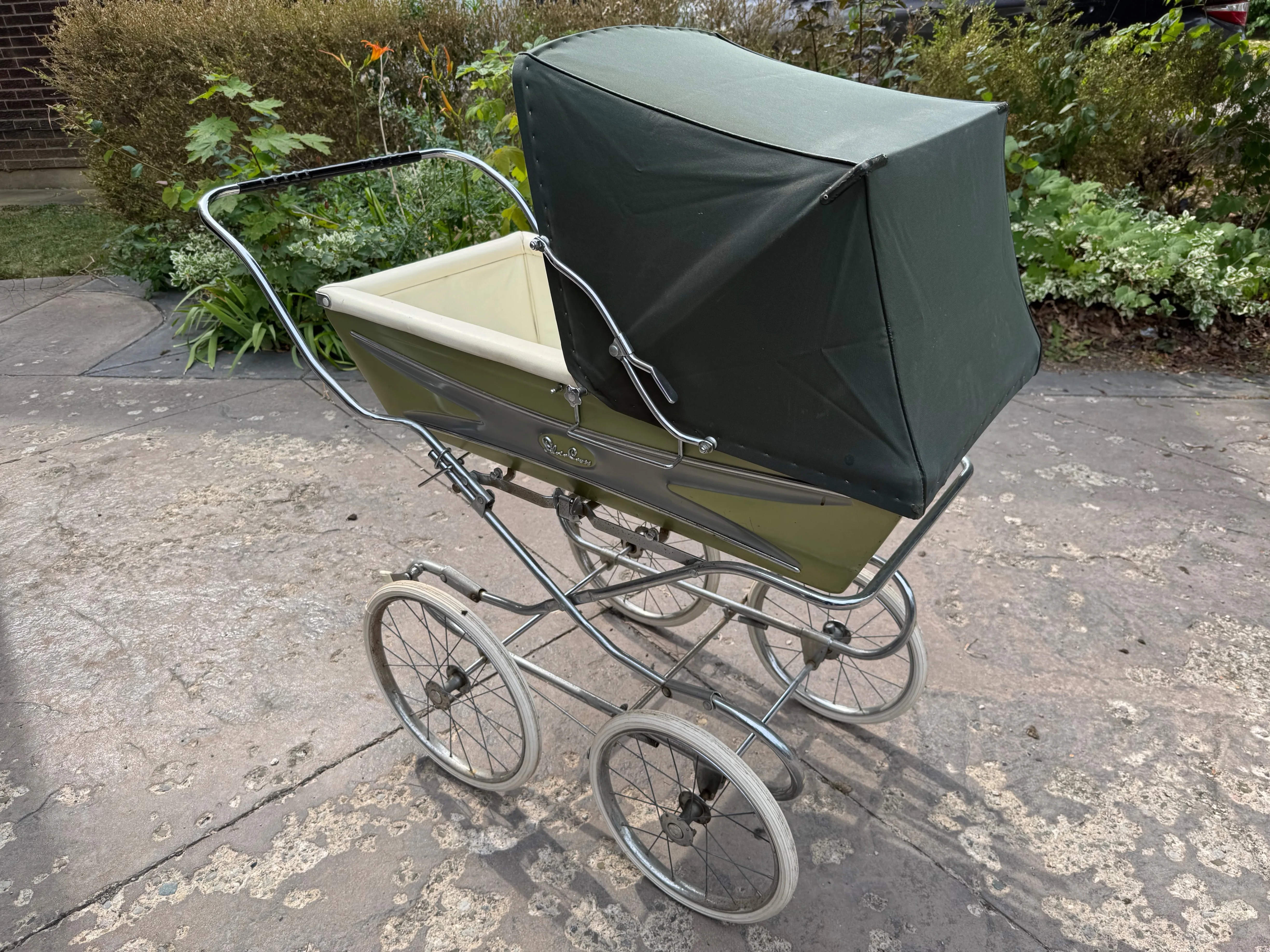 Silver Cross Pram - Great Condition including the Hood. image indicator(7)