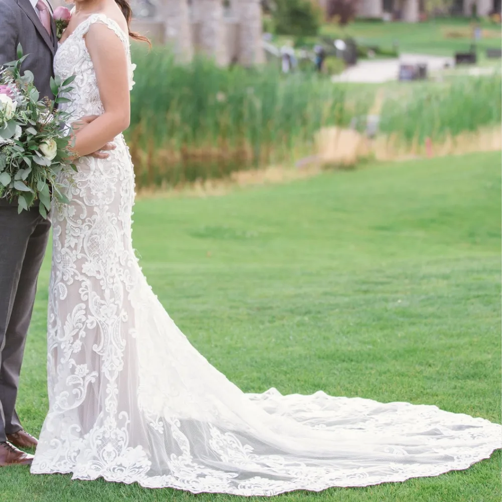 Allure Bridals – Wedding Gown/Dress image indicator(4)