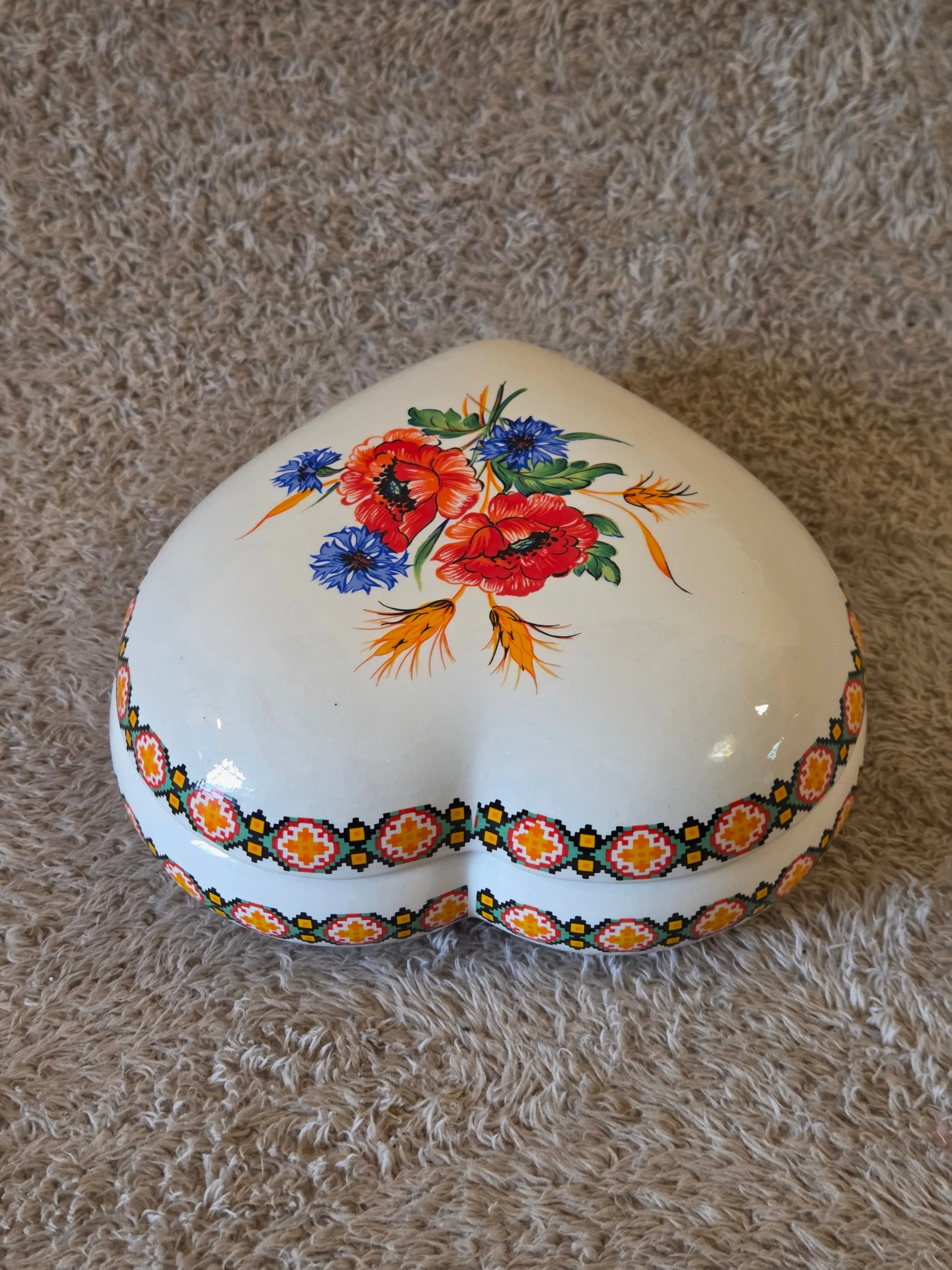 Ukrainian-style Hand-Painted Heart Ceramic Trinket Box image indicator(5)