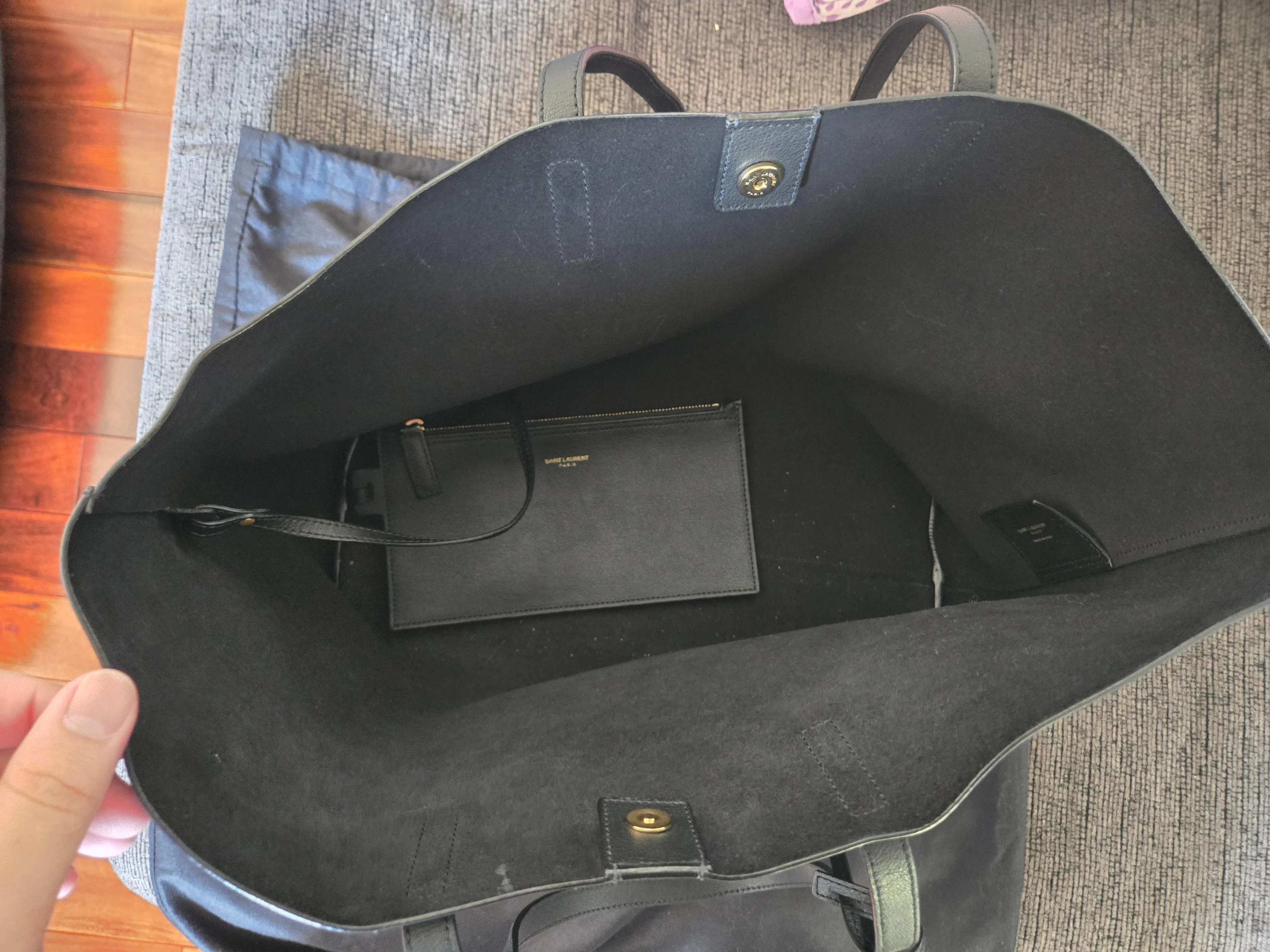 YSL Leather Tote Bag | Black (Authentic) image indicator(4)