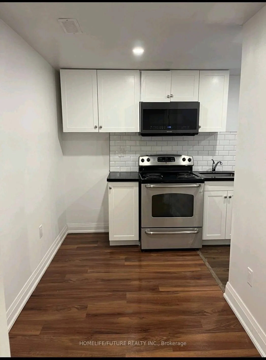 Stunning 2-Bed Basement with Private Entrance image indicator(2)