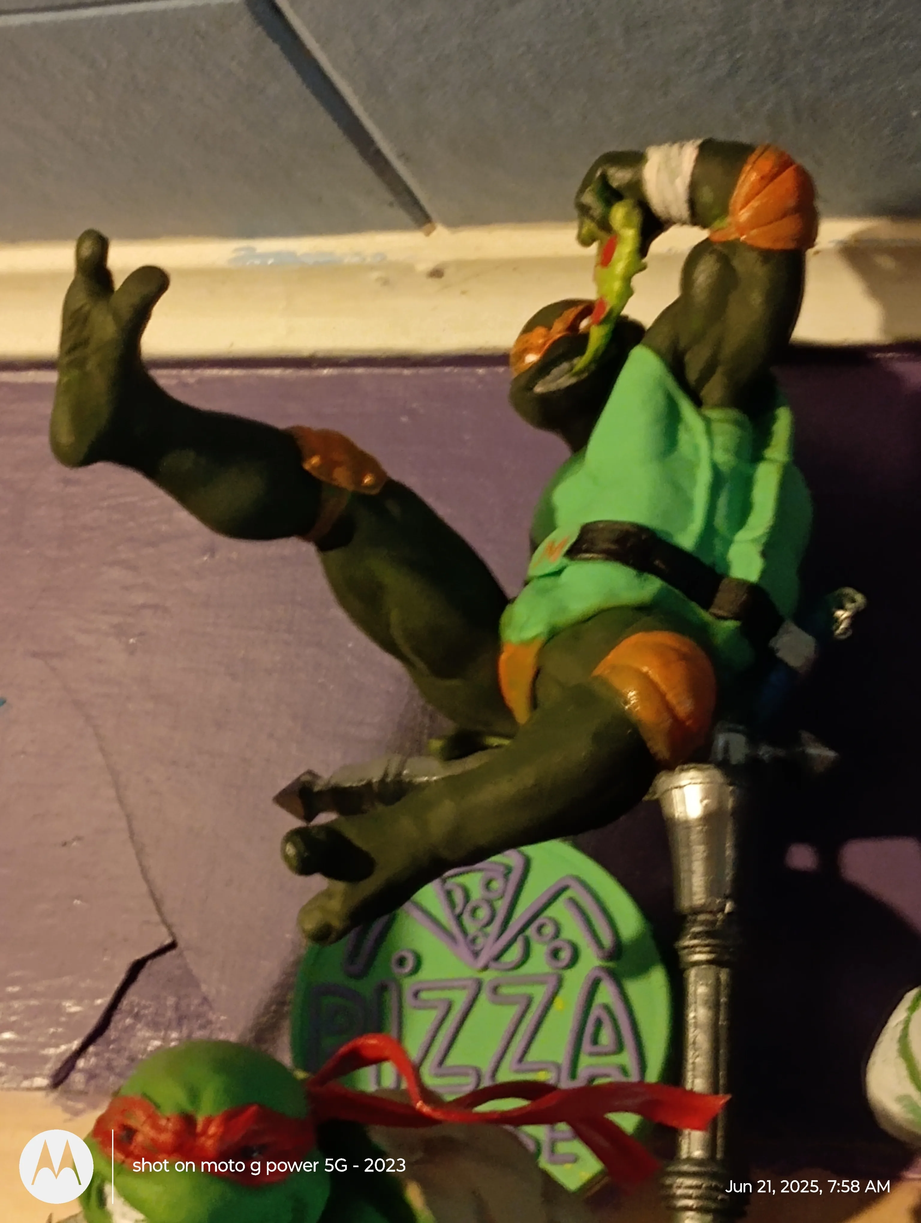 TMNT Resin statues 15inches tall set of 4 image indicator(5)