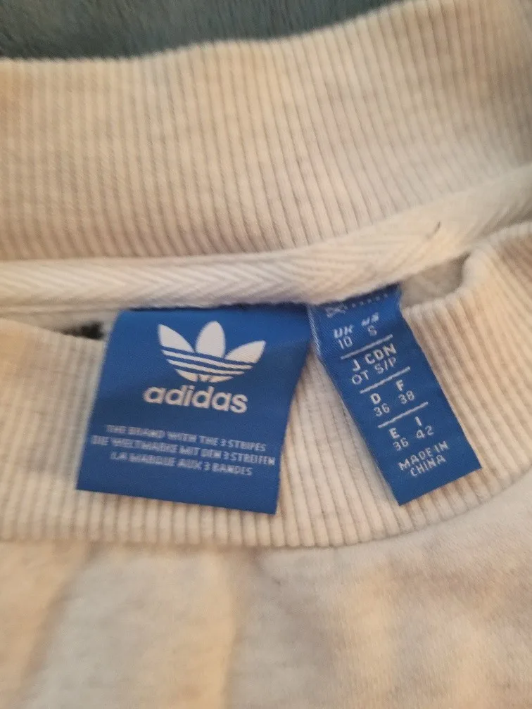 Short Sleeve ADIDAS back spellout sweatshirt Like new Size S image indicator(3)