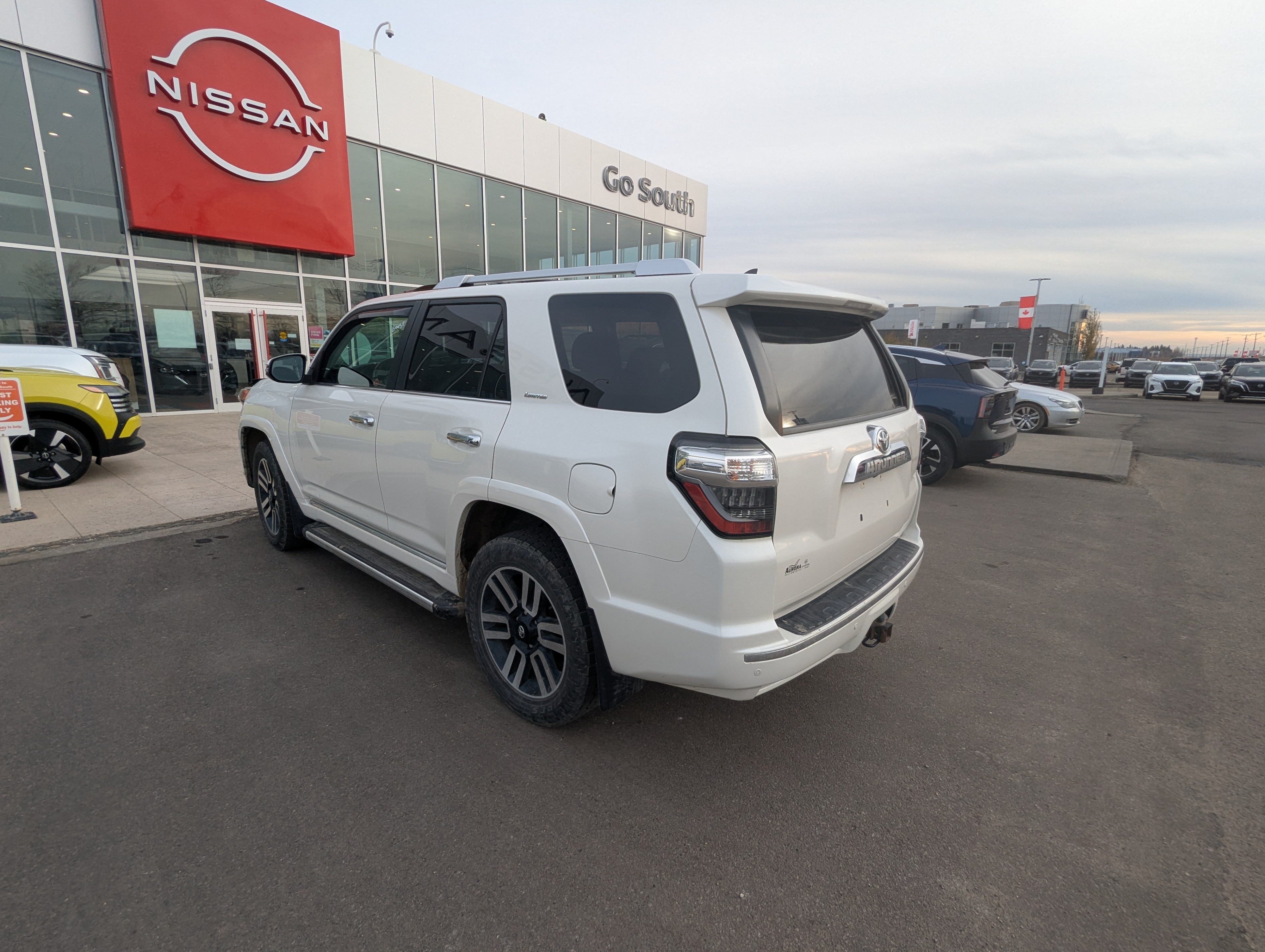 2015 Toyota 4Runner Limited w/3rd Row - photo 3