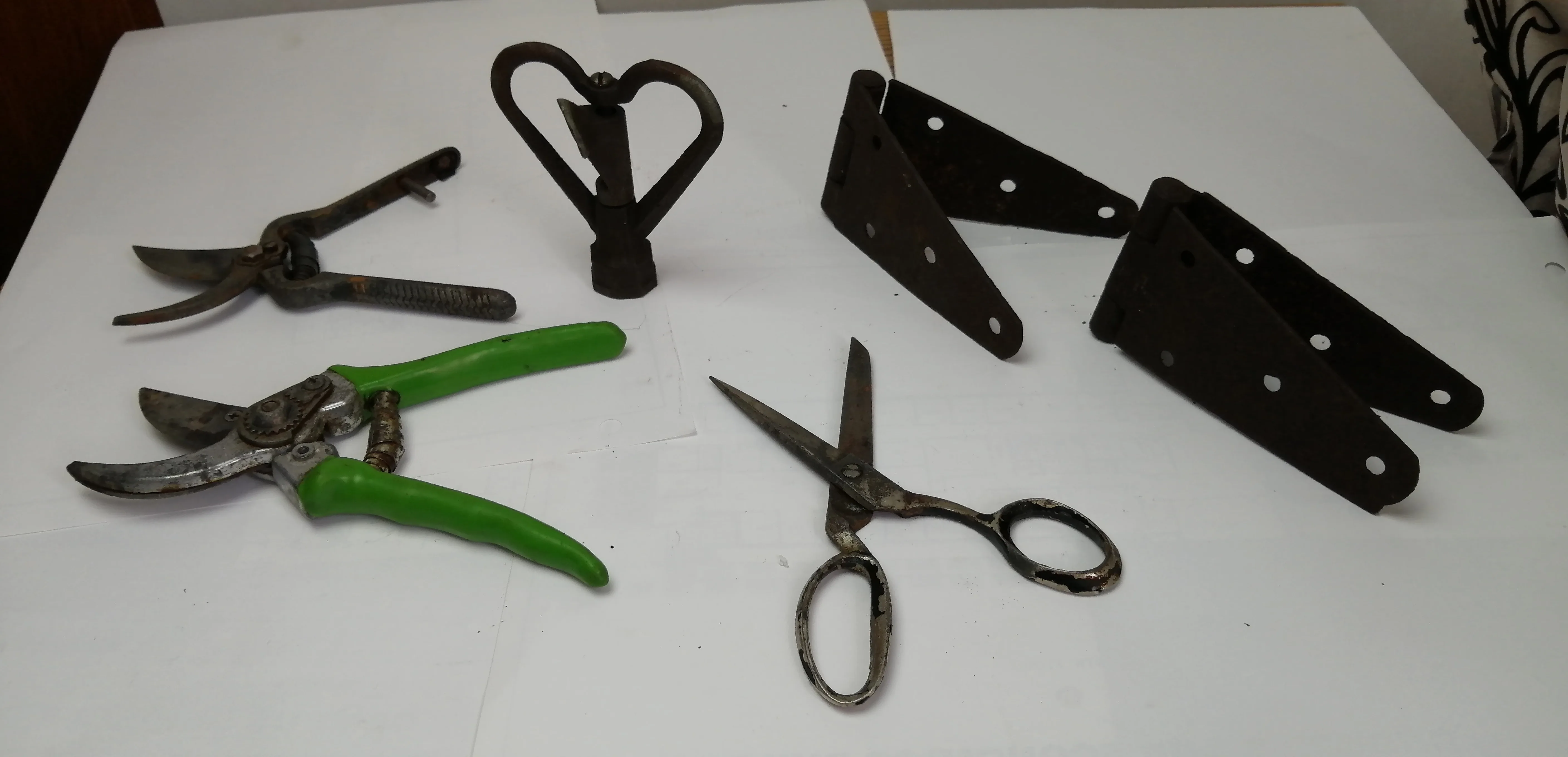 Vintage Garden Farm Lot Garden Sheers Scissors Sprinkler Hinges image indicator(5)