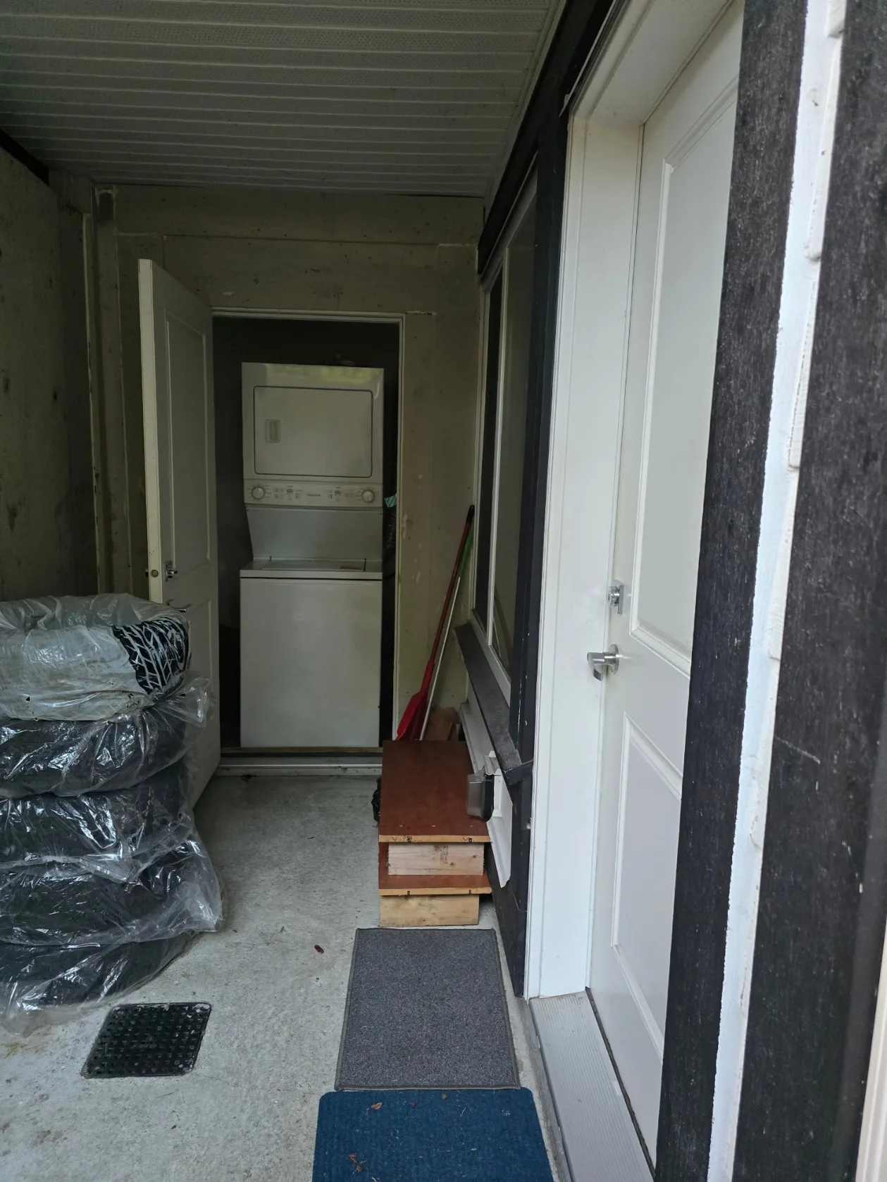 2 BR /1 B suite in Cloverdale near 168 St / Hwy 10 image indicator(8)