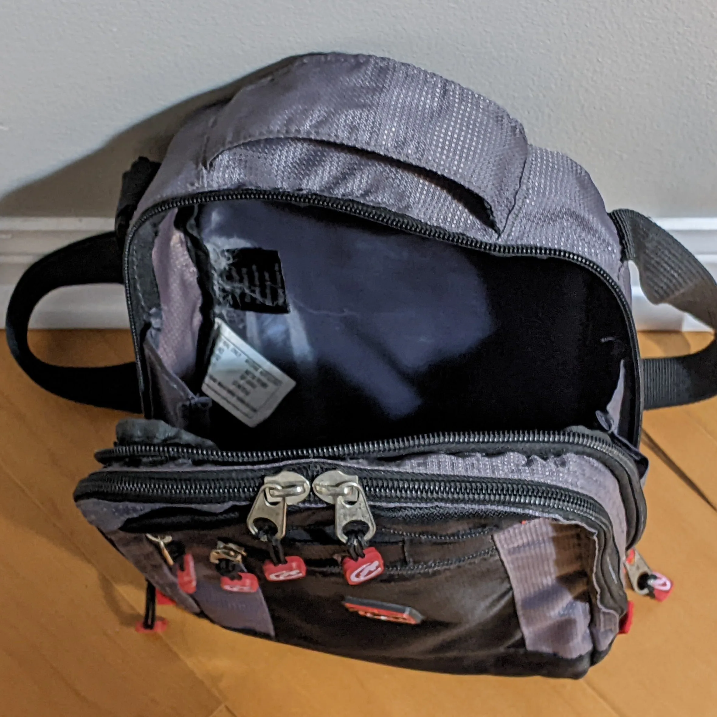 Ecko Unlimited Vertical Boarding Bag, Travel Bag image indicator(5)