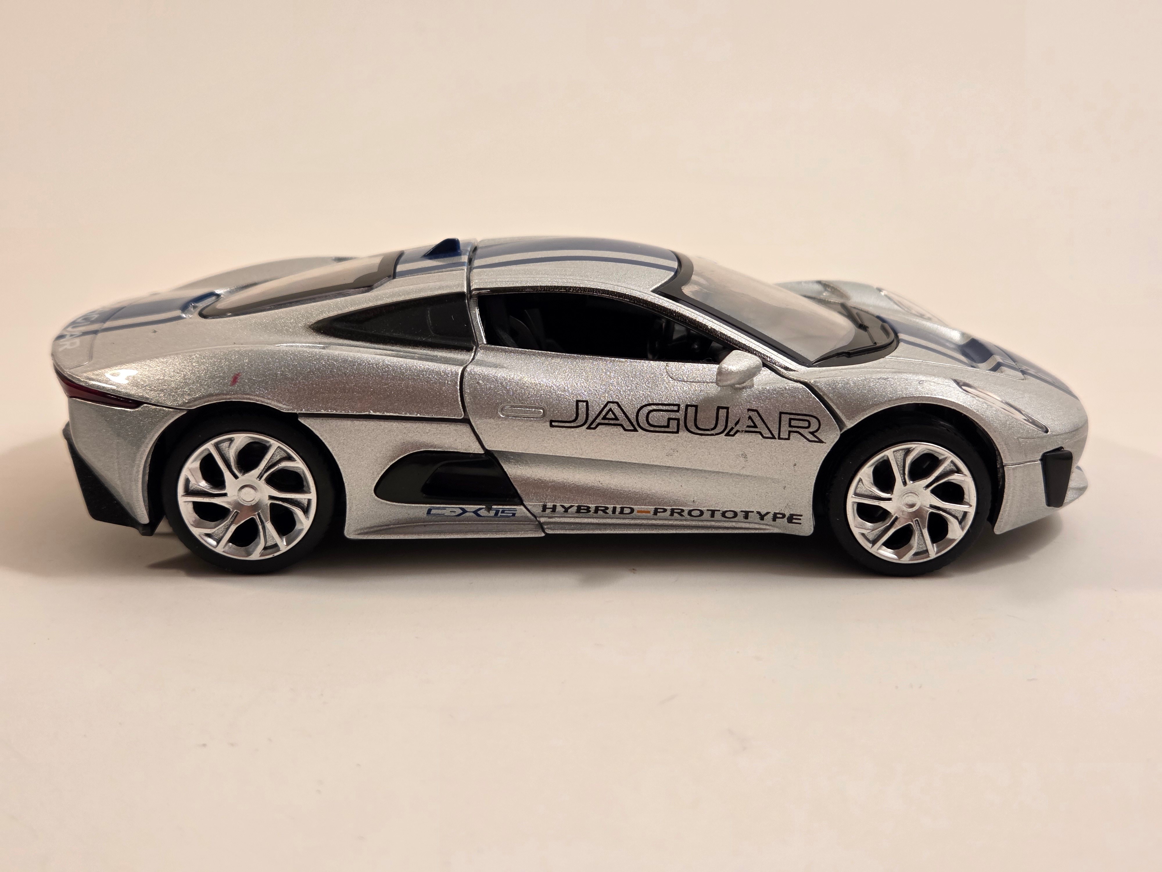 Jaguar C-X75 1:32 diecast silver – lights & sound - photo 3