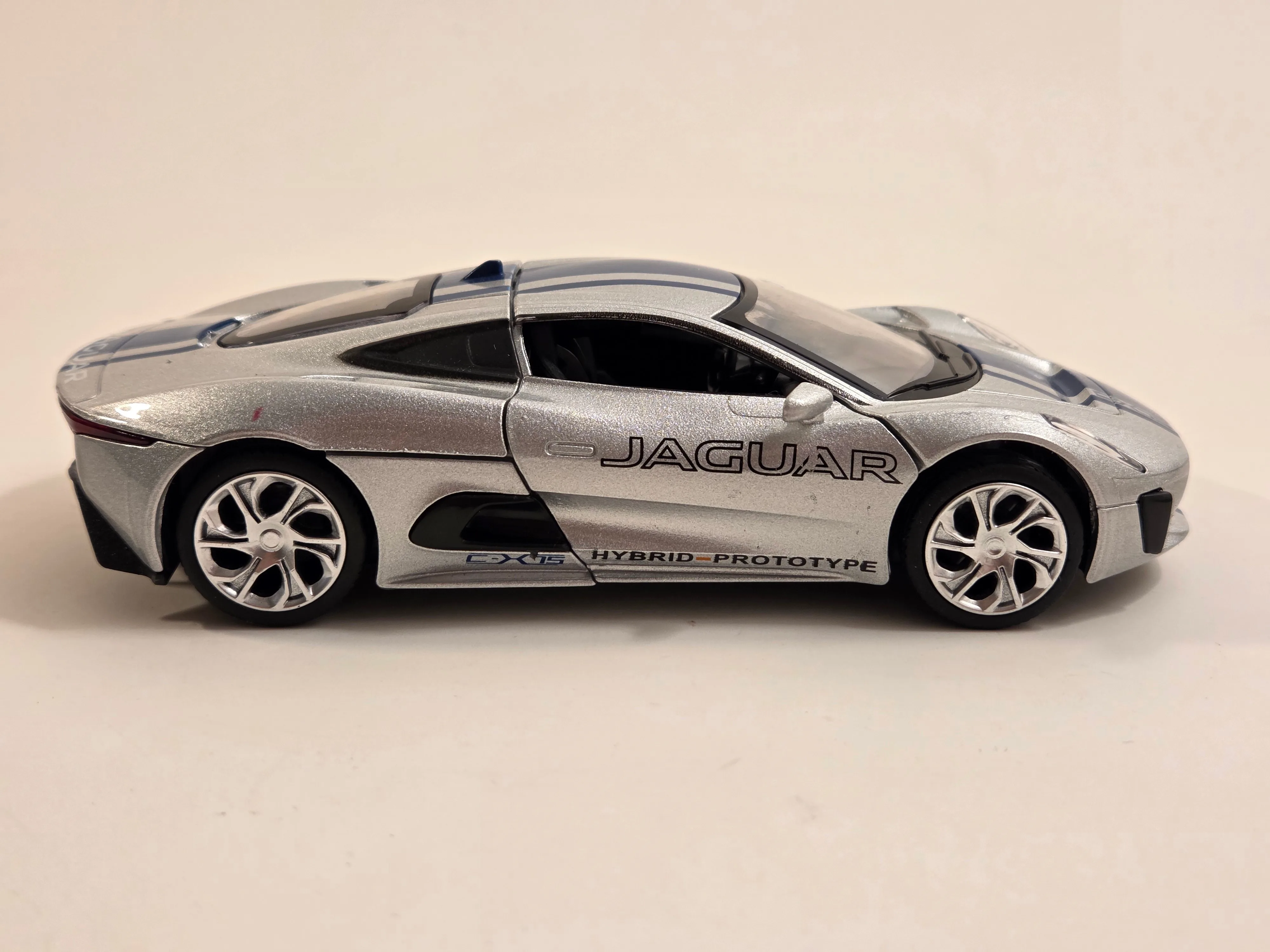 Jaguar C-X75 1:32 diecast silver – lights & sound image indicator(3)