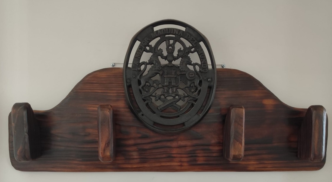Solid Wood Wall-Mounted Coat Rack with Decorative Metal Plaque