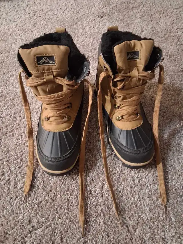 Snow insulated Boots size 8 - photo 2