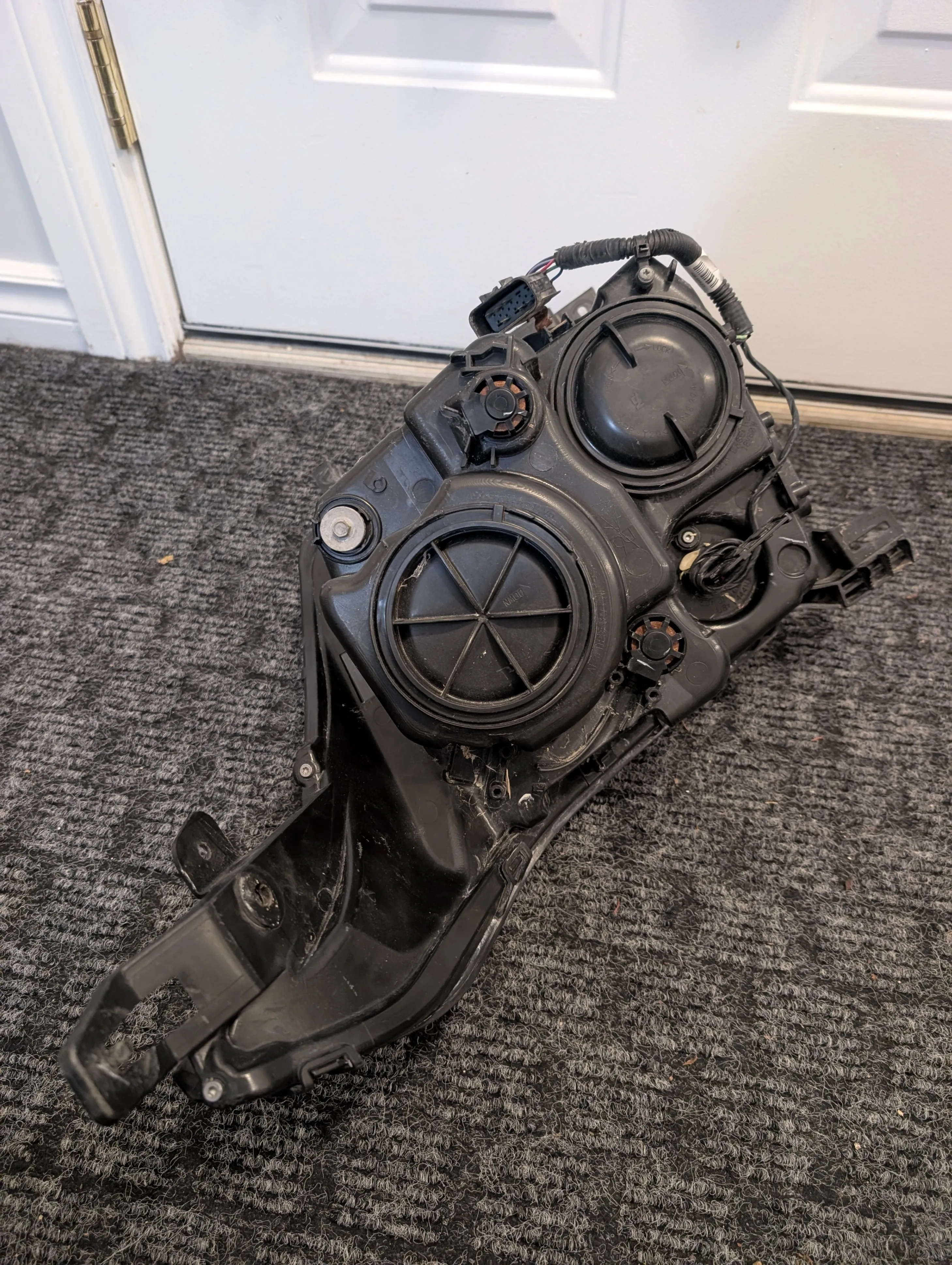 2012-2016 Cadillac SRX Headlight Assembly Halogen image indicator(5)