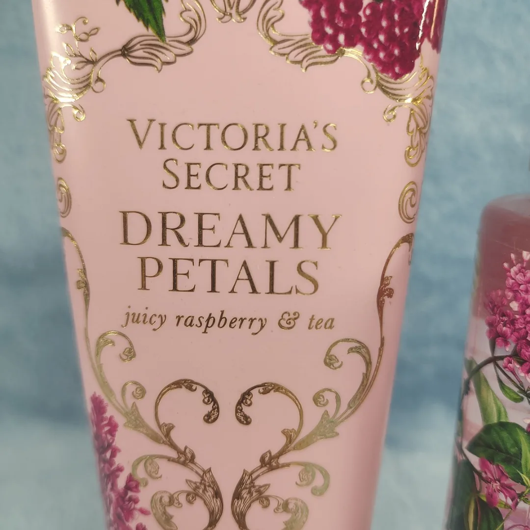 Victoria's Secret Dreamy Petals Body Lotion and Body Mist Set. image indicator(3)