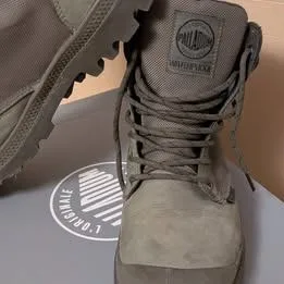 Mens/Womens Palladium Waterproof Boots - Size: Men-7, Women-8.5 image indicator(4)