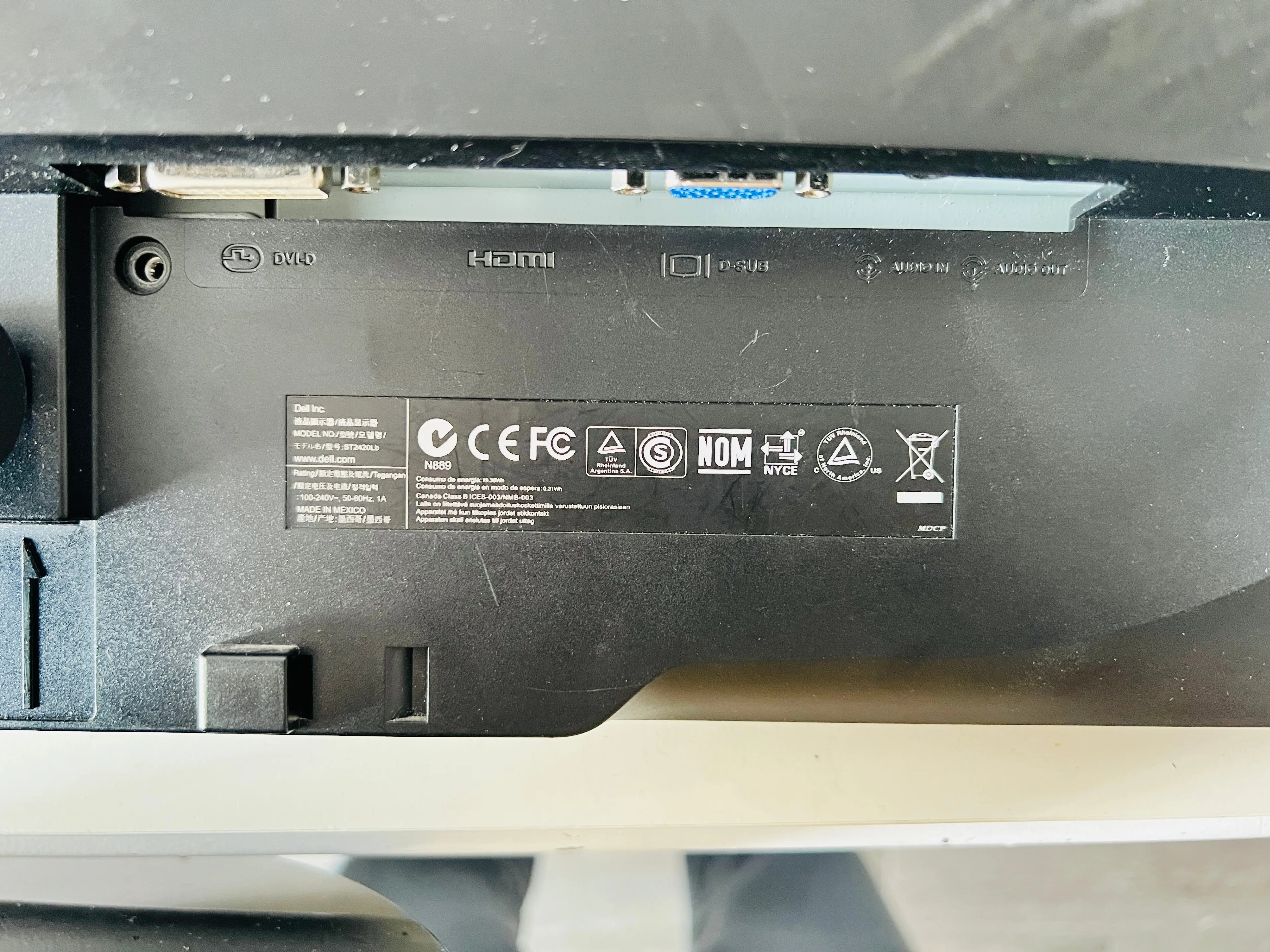 DELL 24" Monitor for official and personal use / Moniteur image indicator(6)