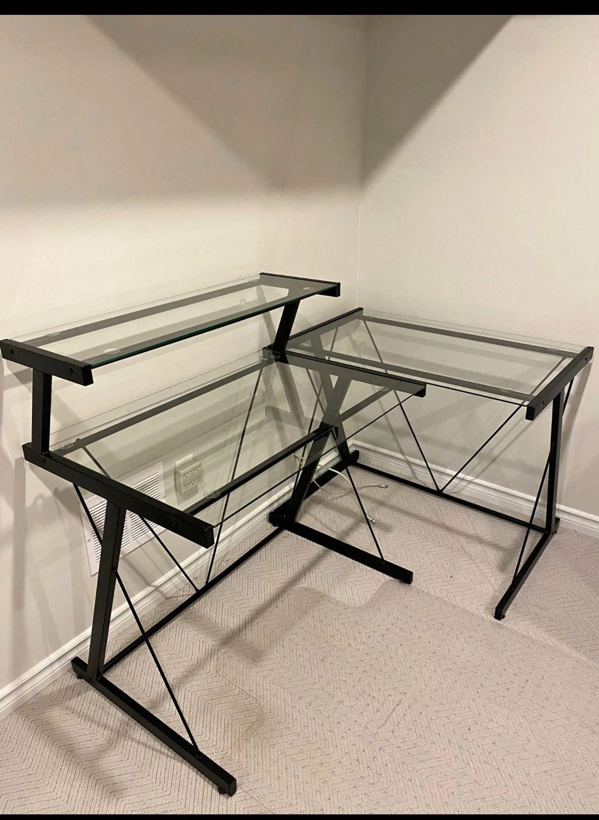✨ Modern L-Shaped Glass Computer Desk – Excellent Condition. image indicator(2)