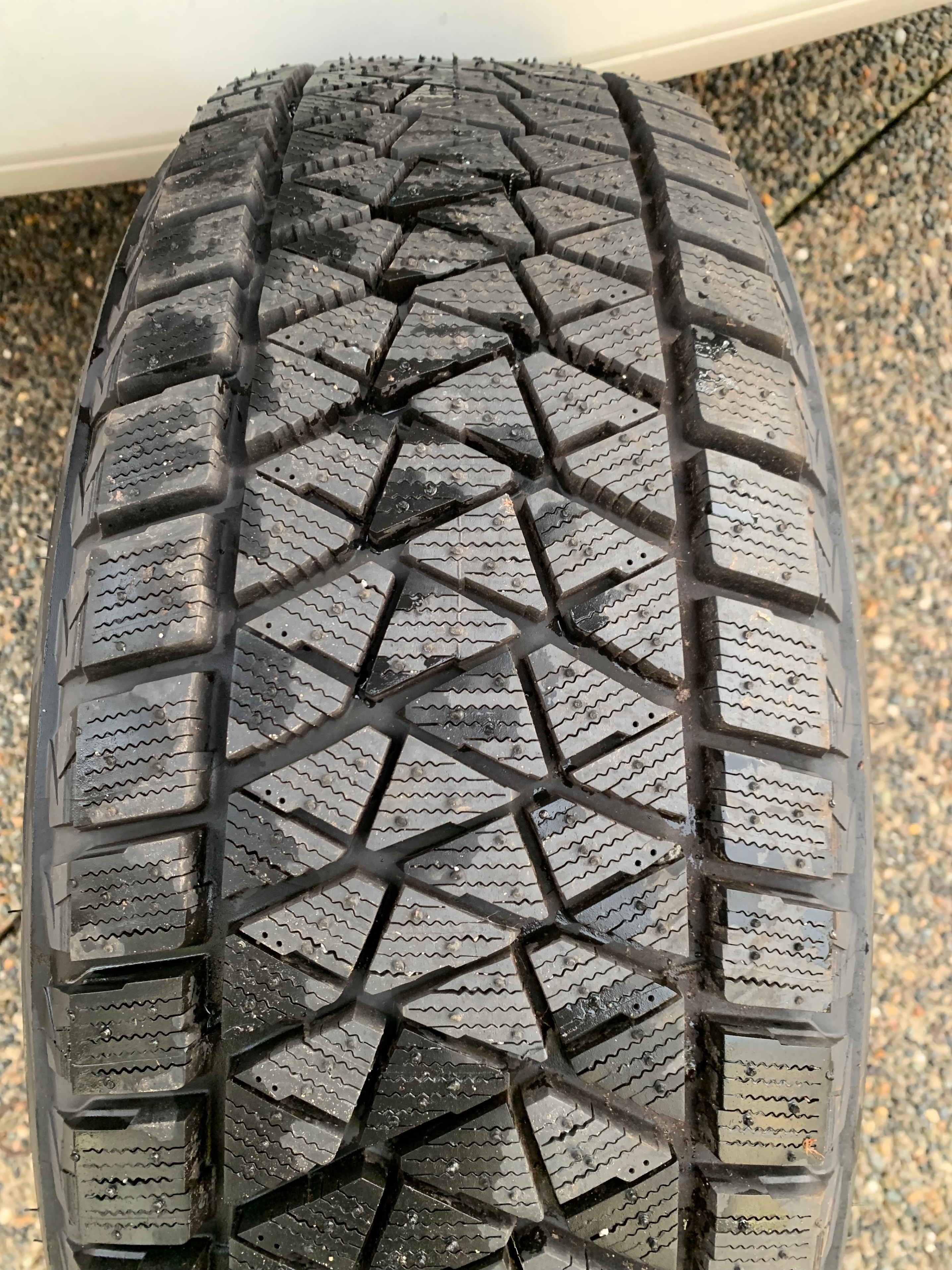 1 X Single BRAND NEW 235/60/18 M+S 107S Bridgestone Blizzak DMV2
