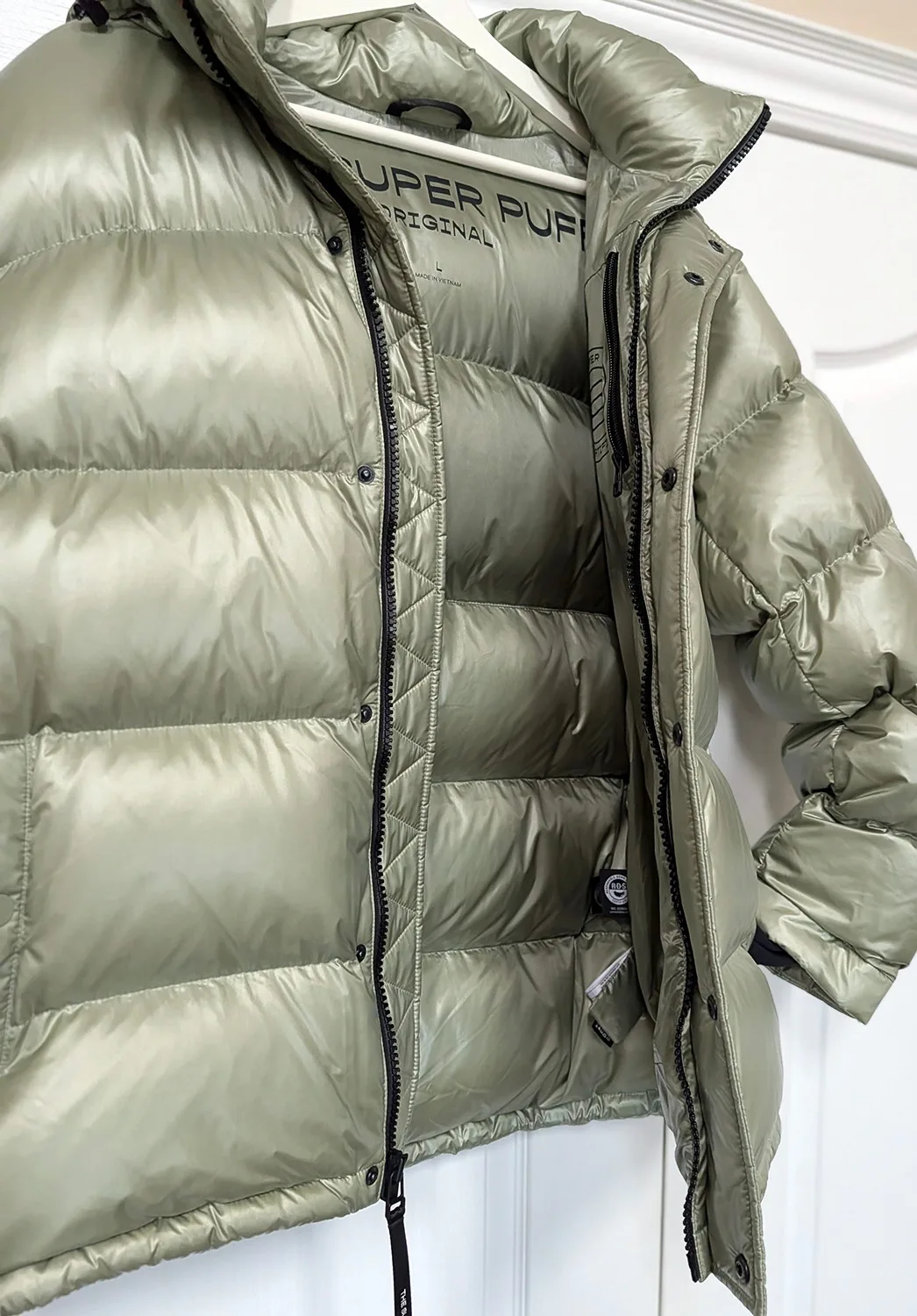 Aritzia The Super Puff, Hi-Gloss-Silent Storm Green - L - NEW image indicator(5)