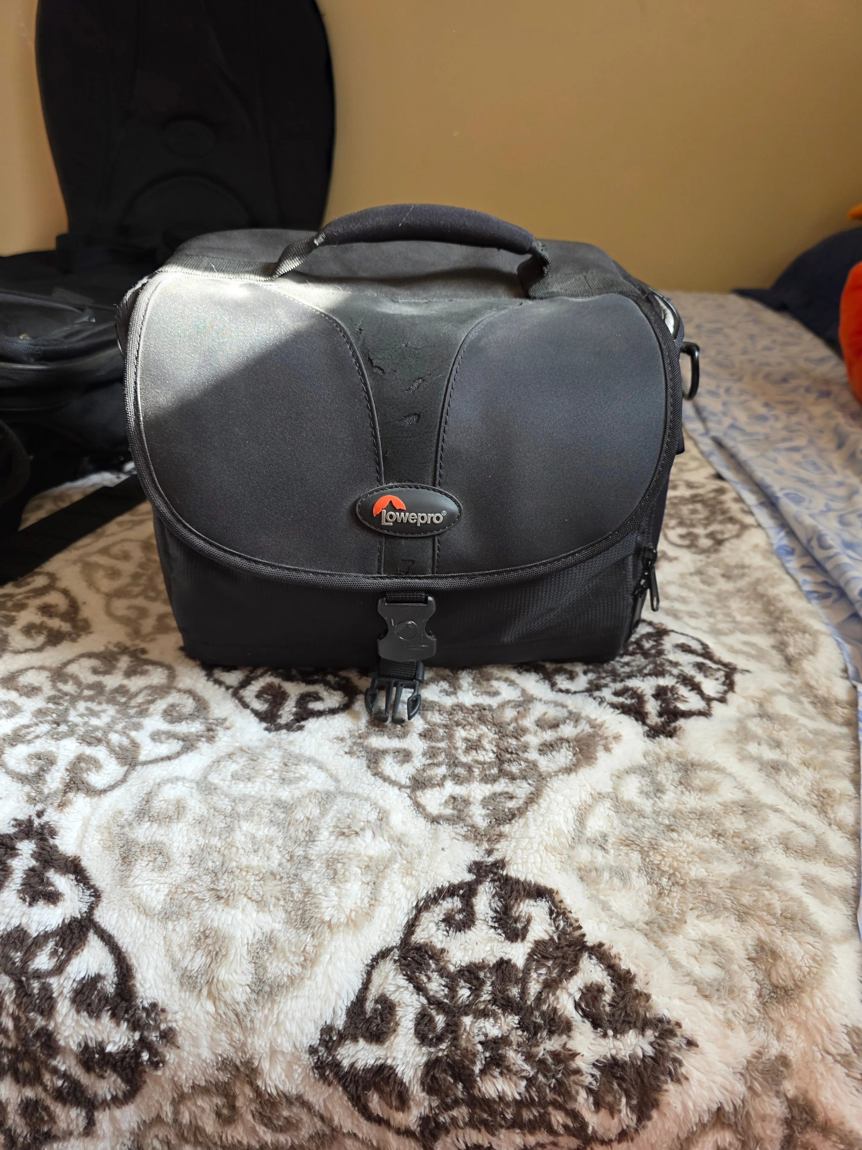 Lowepro Camera Bag - Black image indicator(2)