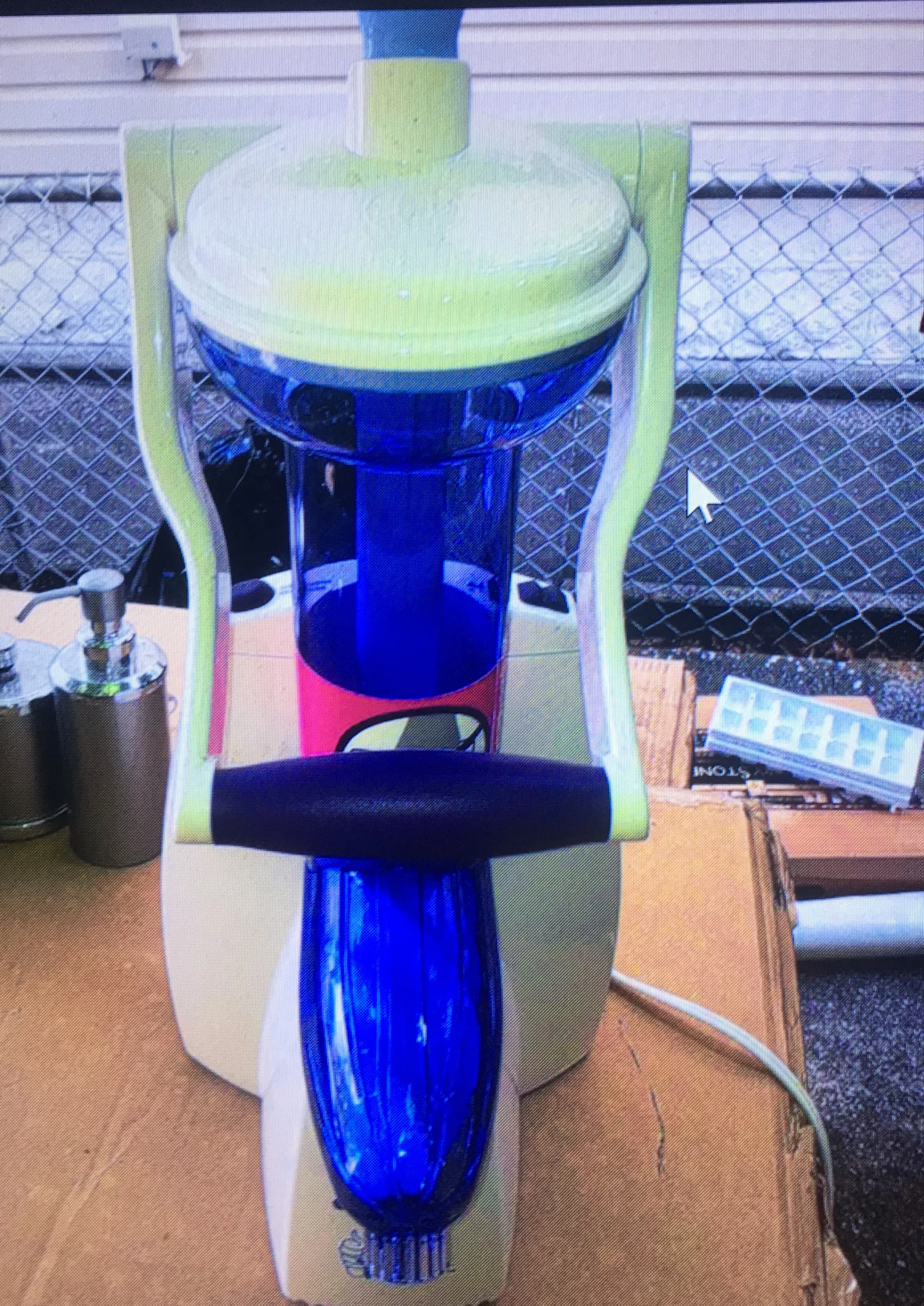 Black & Decker Arctic Twister Ice Cream Mixer image indicator(2)