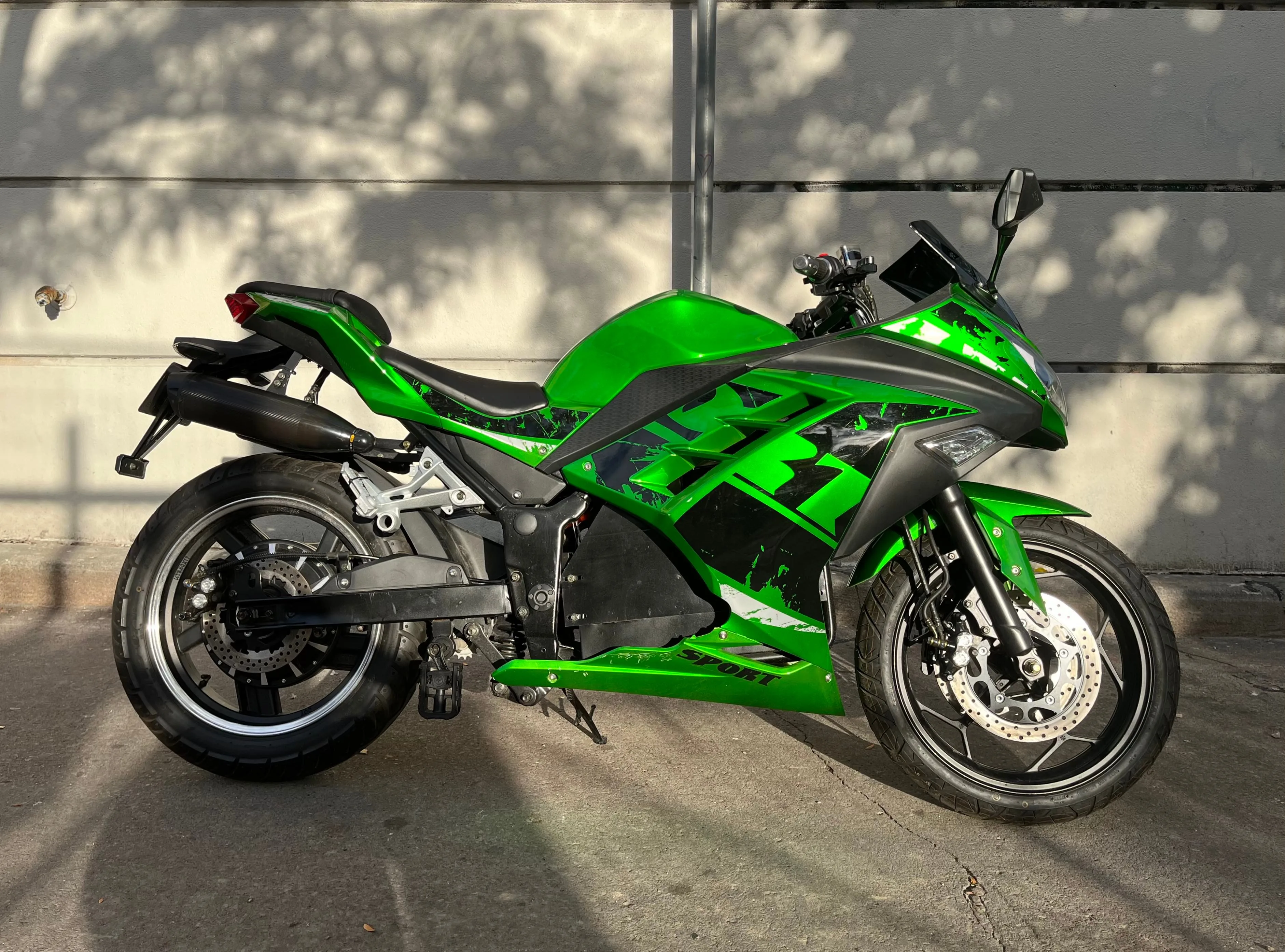 EMMO Zone Max Electric Motorcycle | Showroom Demo/Full Warranty image indicator(6)