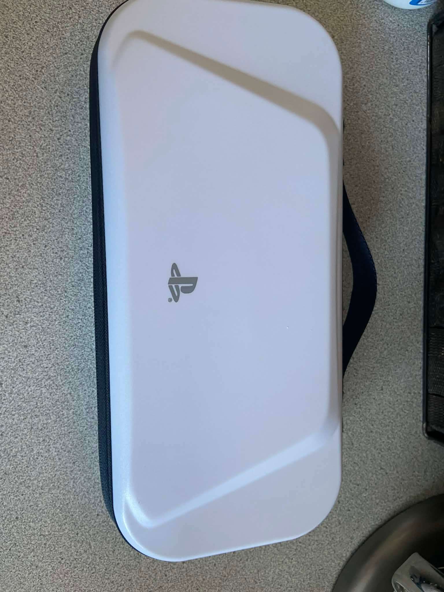 ps5 portal and carrying case - photo 4