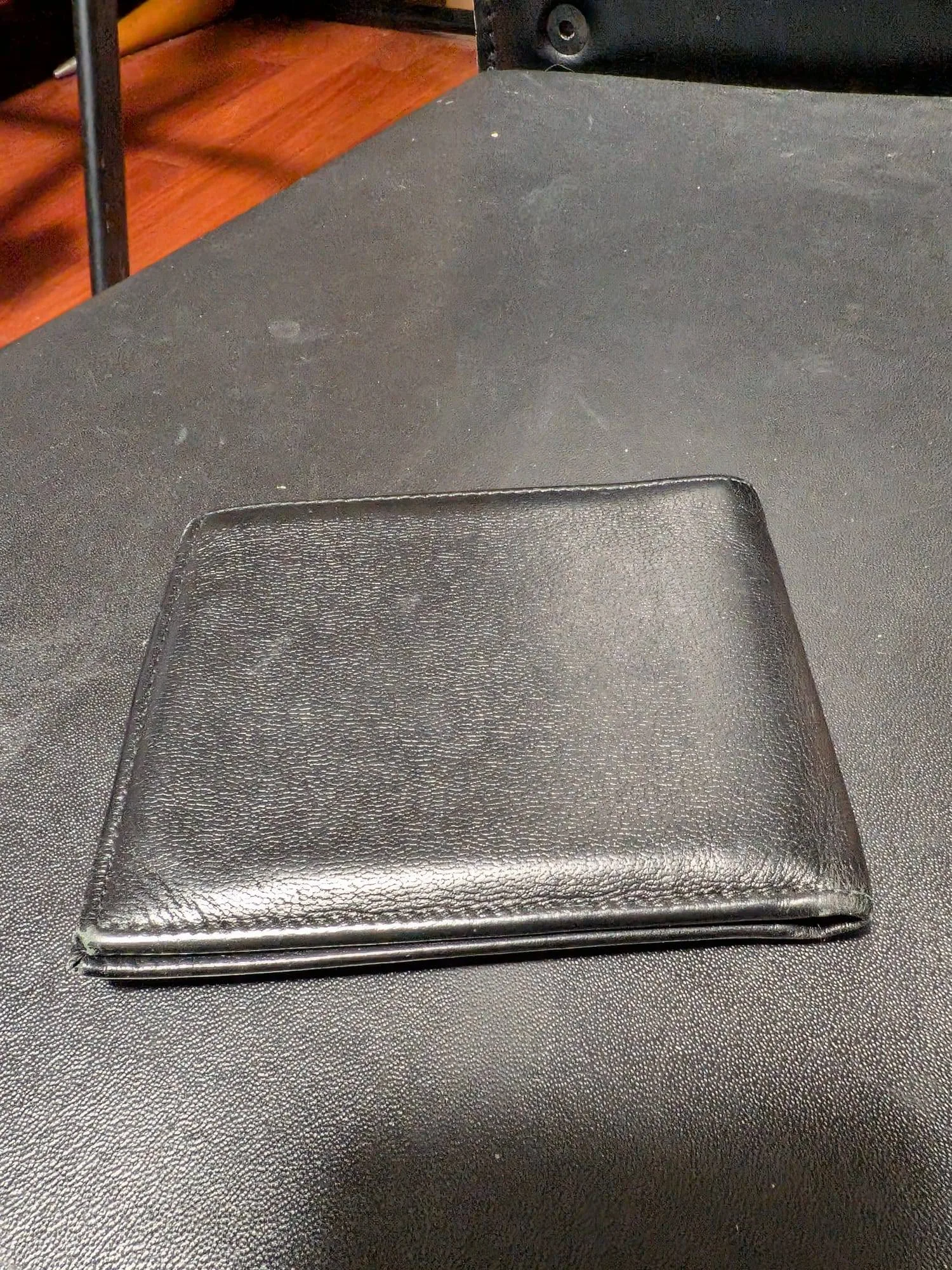 Vintage Gucci Black Bi-Fold Wallet – $120 image indicator(3)