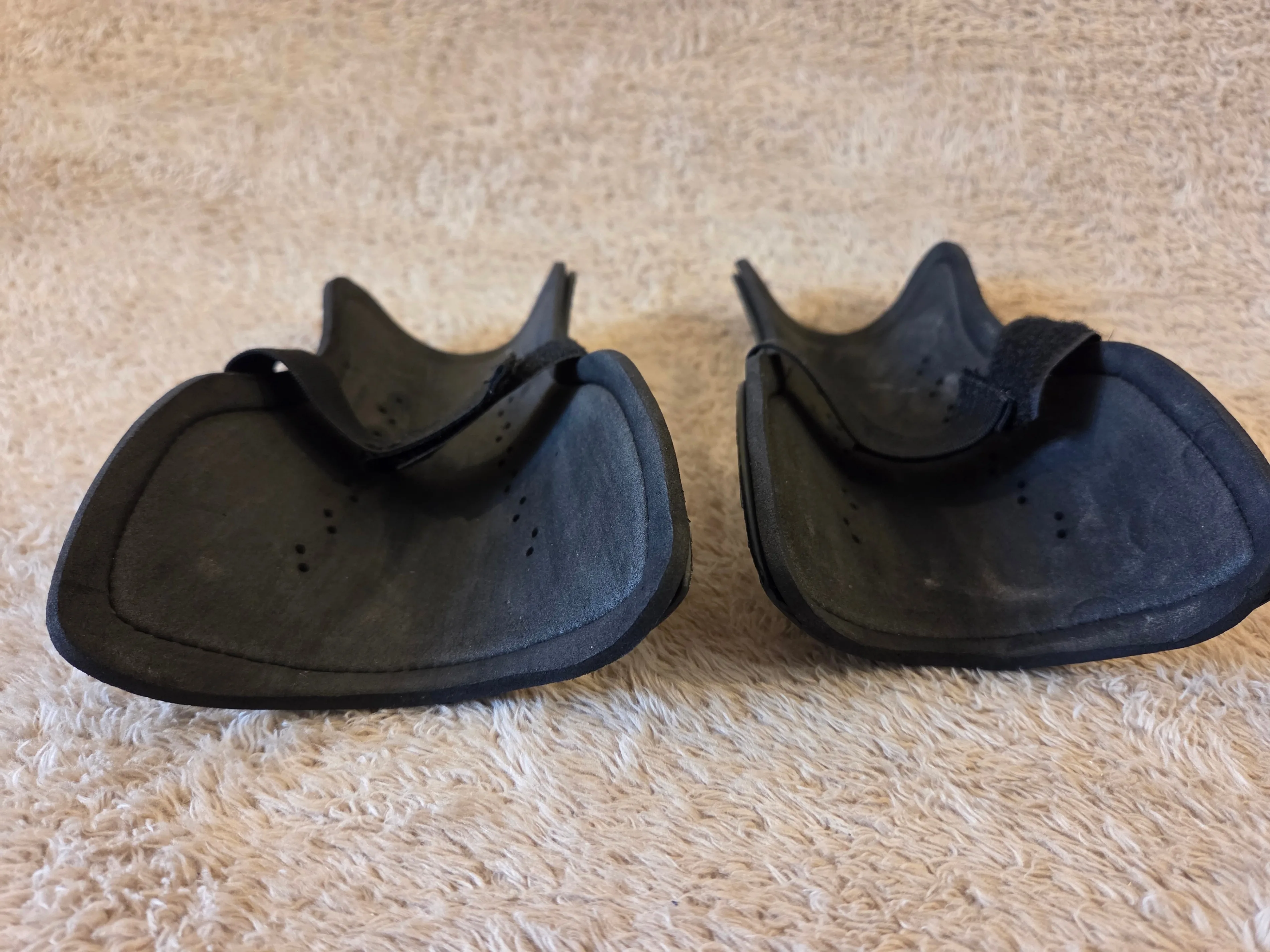 Wilson Youth Soccer Shin Guards – Like New image indicator(4)