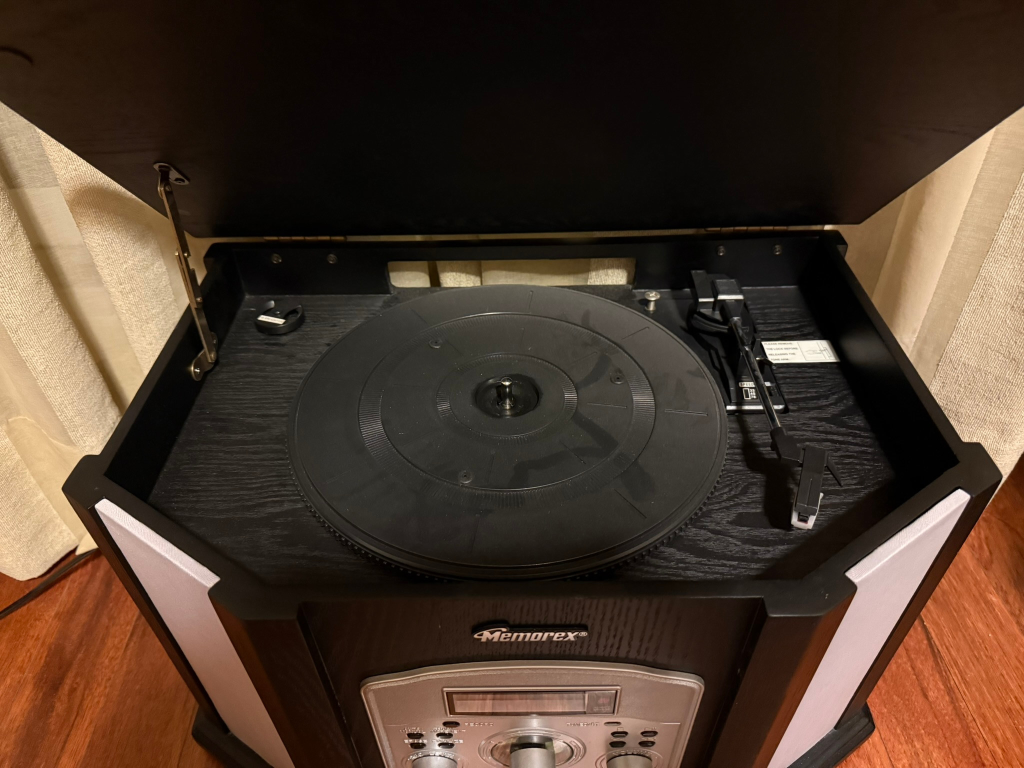 Memorex 9290B CD/Radio/Record Player - photo 2