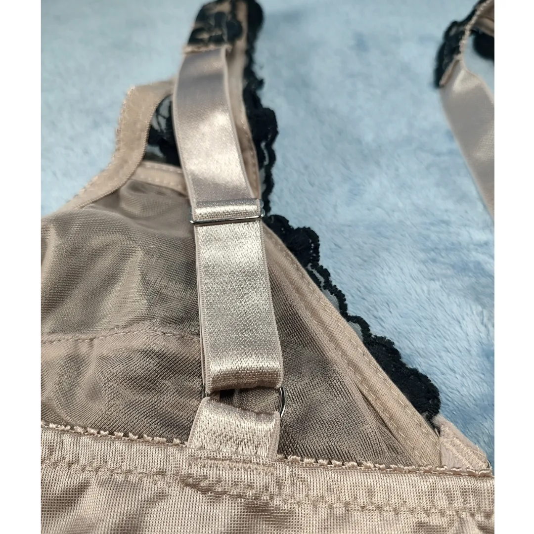 Amoureuse Embroidered Front-Close Underwire 38C Bra image indicator(6)