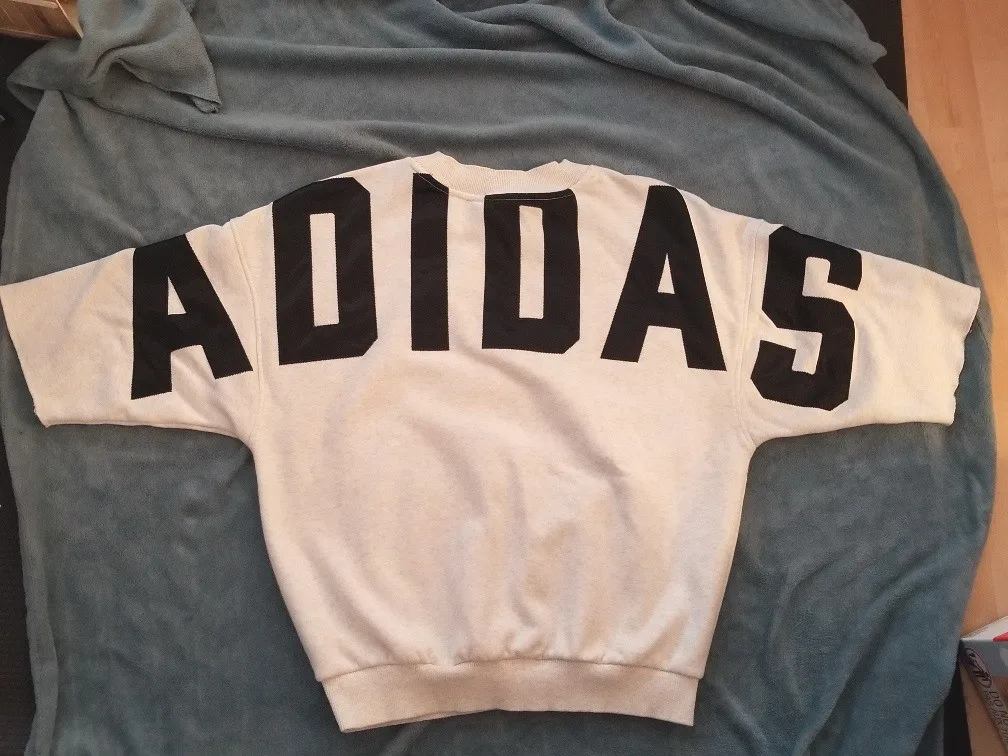 Short Sleeve ADIDAS back spellout sweatshirt Like new Size S image indicator(4)