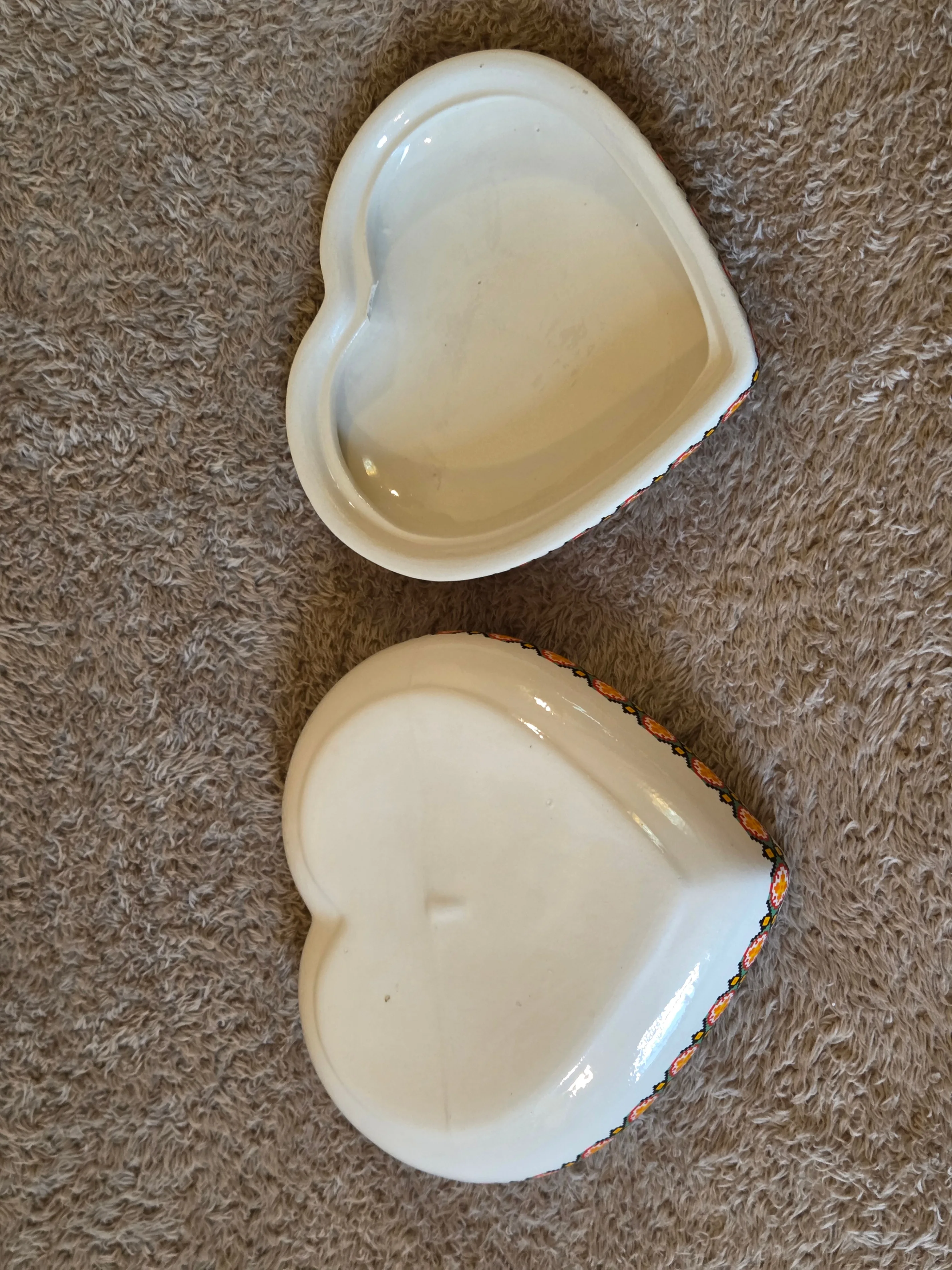 Ukrainian-style Hand-Painted Heart Ceramic Trinket Box image indicator(3)