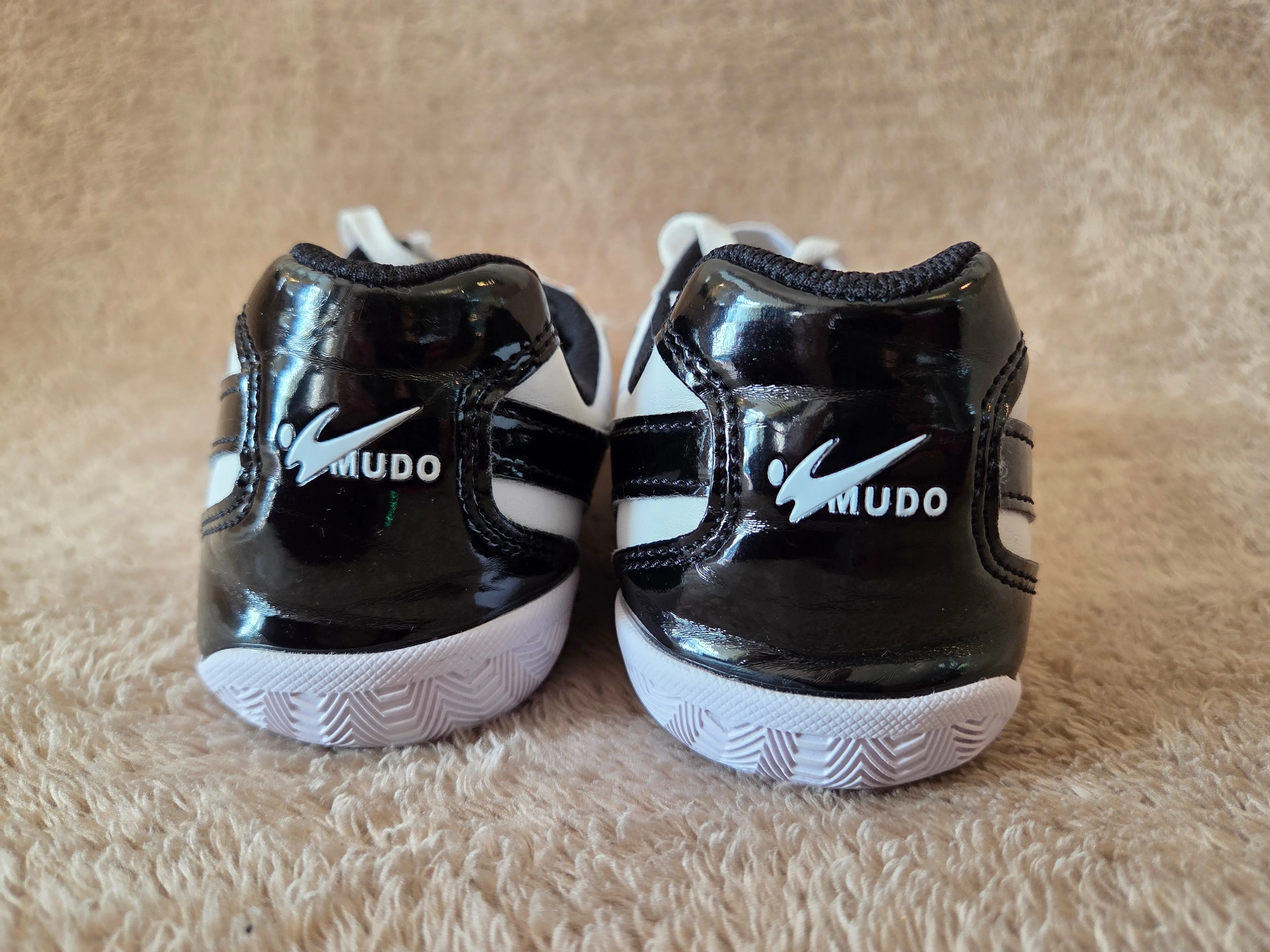 Mudo Sports Taekwondo Shoes Size 8 w/ Bag image indicator(3)