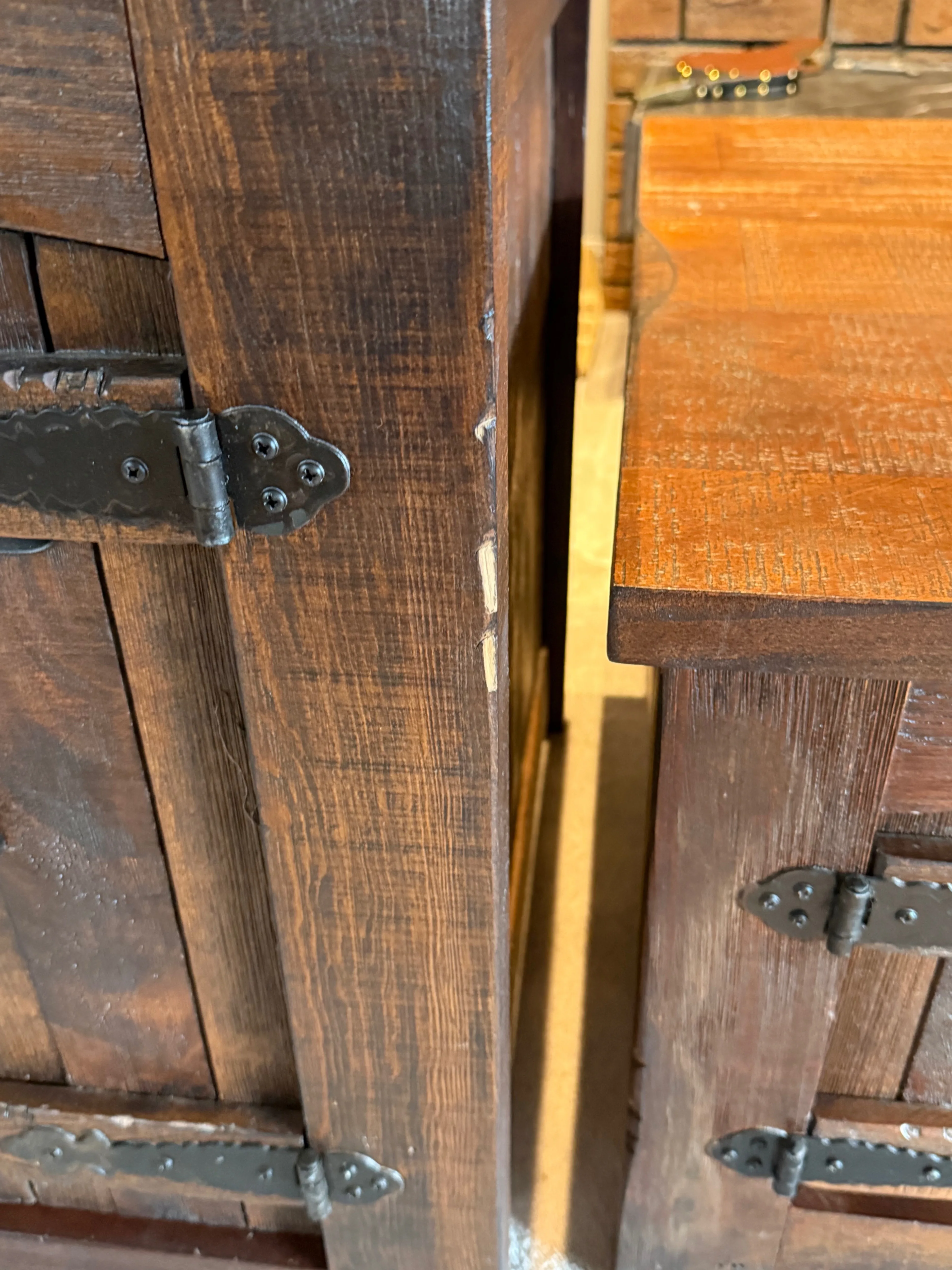 Coffee table and matching end tables image indicator(4)