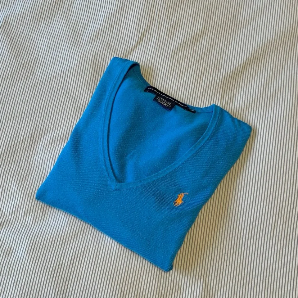 polo V-neck sweaters image indicator(4)
