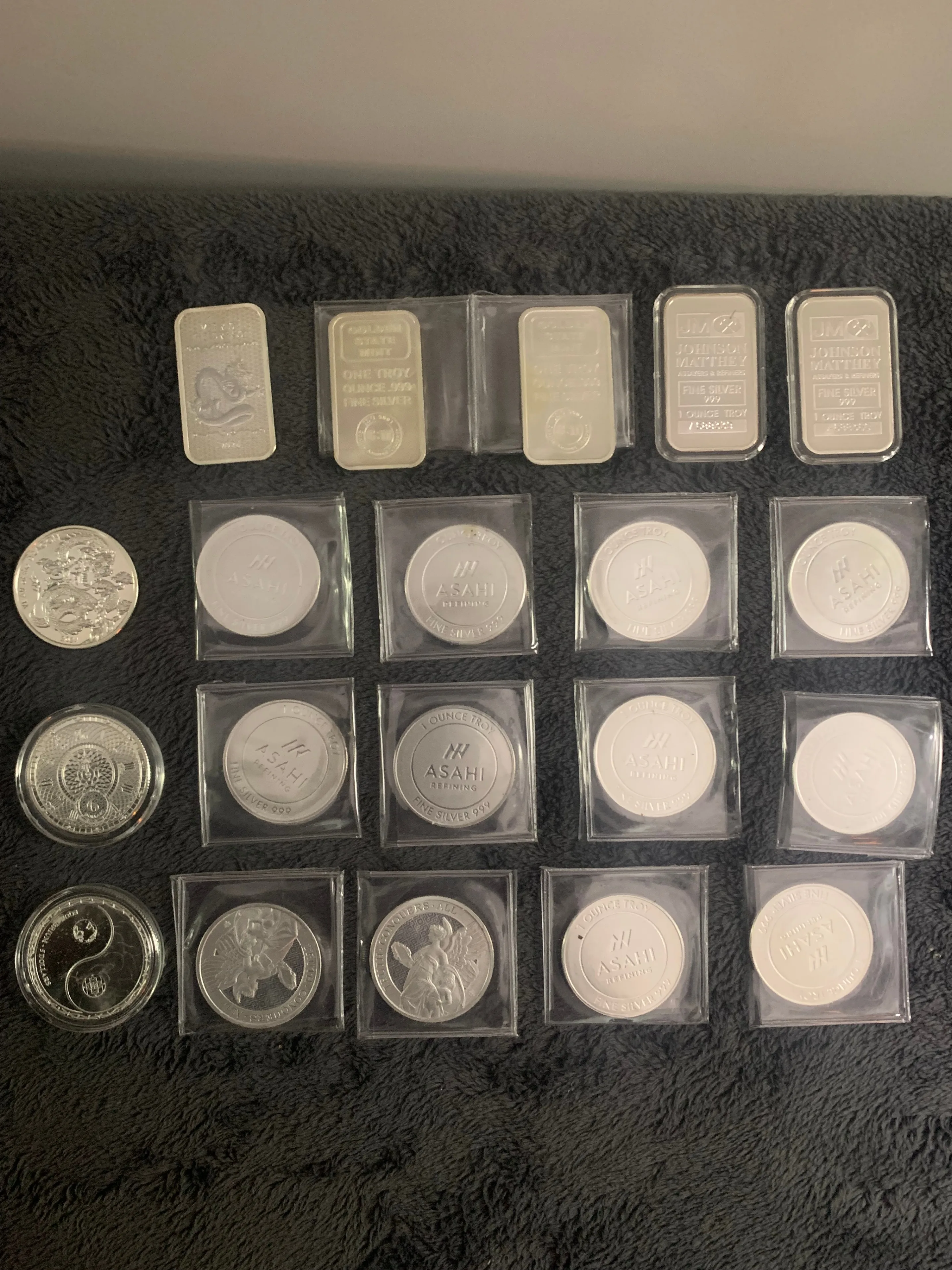 Lot of 20 1oz Coins / Silver Bars image indicator(3)
