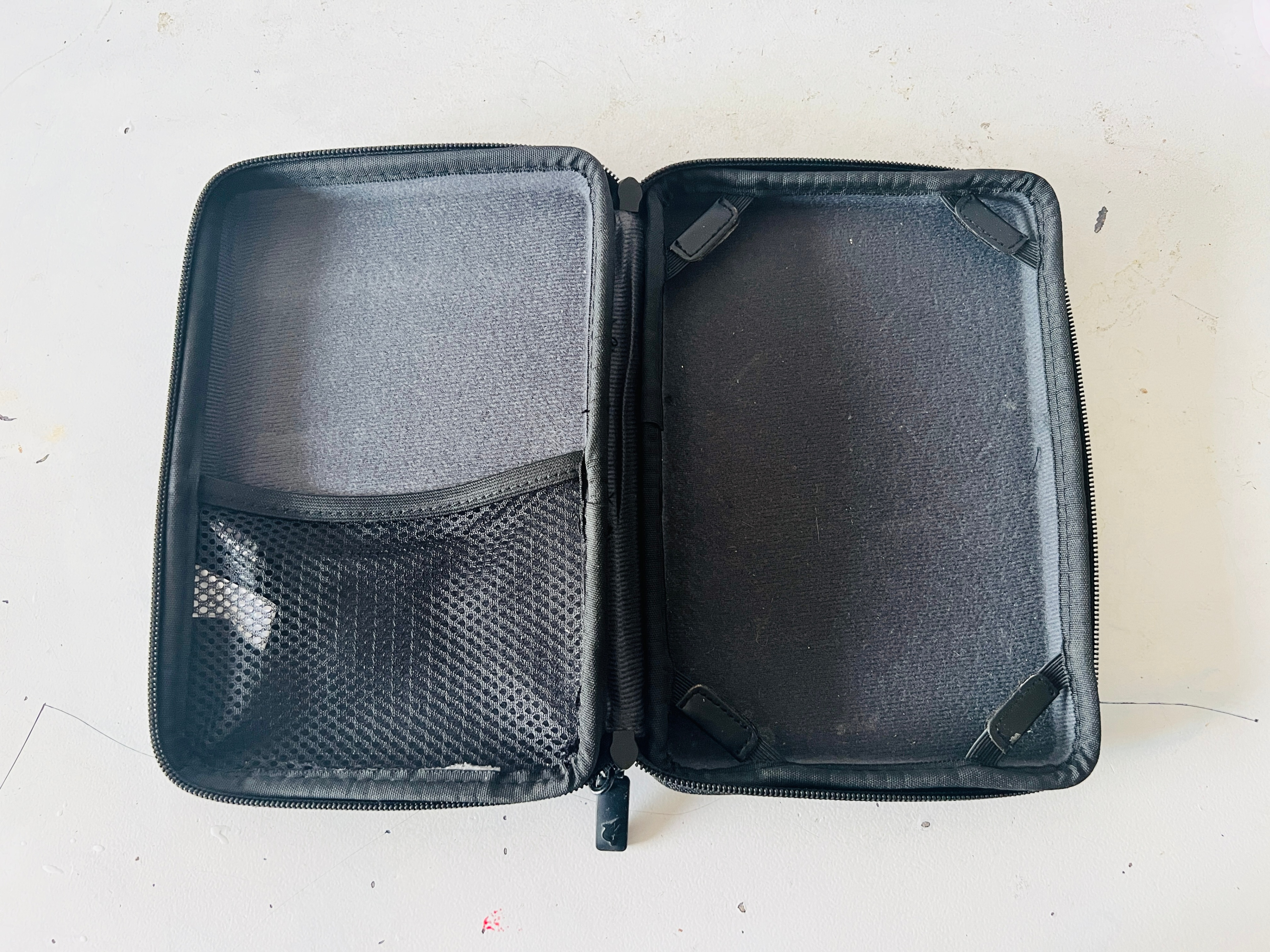 Portable protection bag and travel case - photo 2