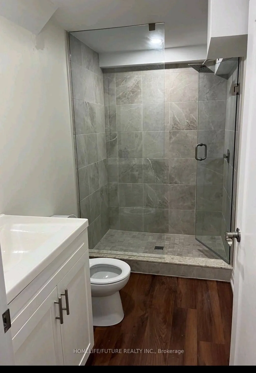 Stunning 2-Bed Basement with Private Entrance image indicator(4)